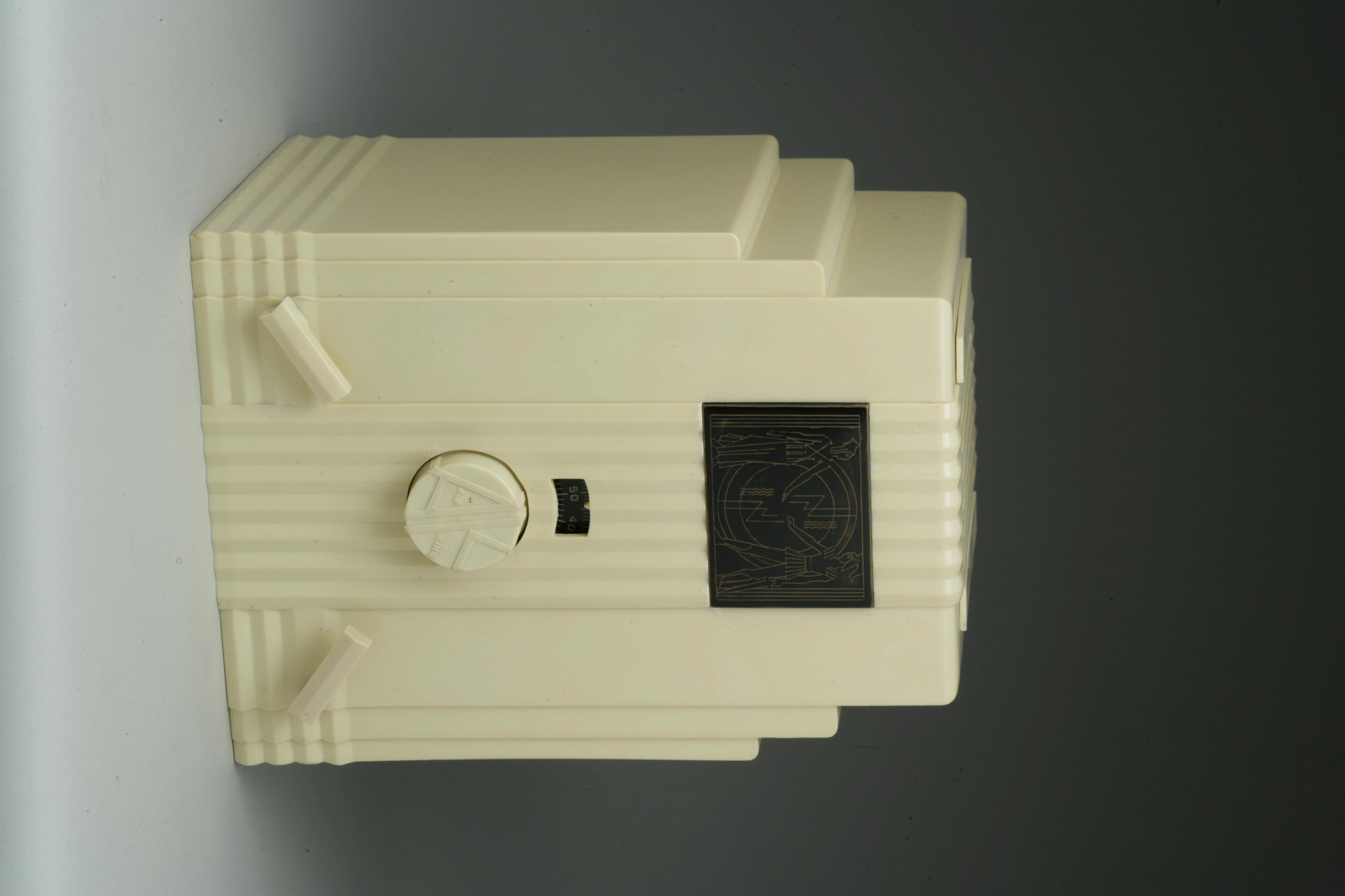 Air King 52 1933 White case with white lever knobs and an Egyptian dial. Height 11 3/4in; width 8 3/4in; depth 6 3/4in.