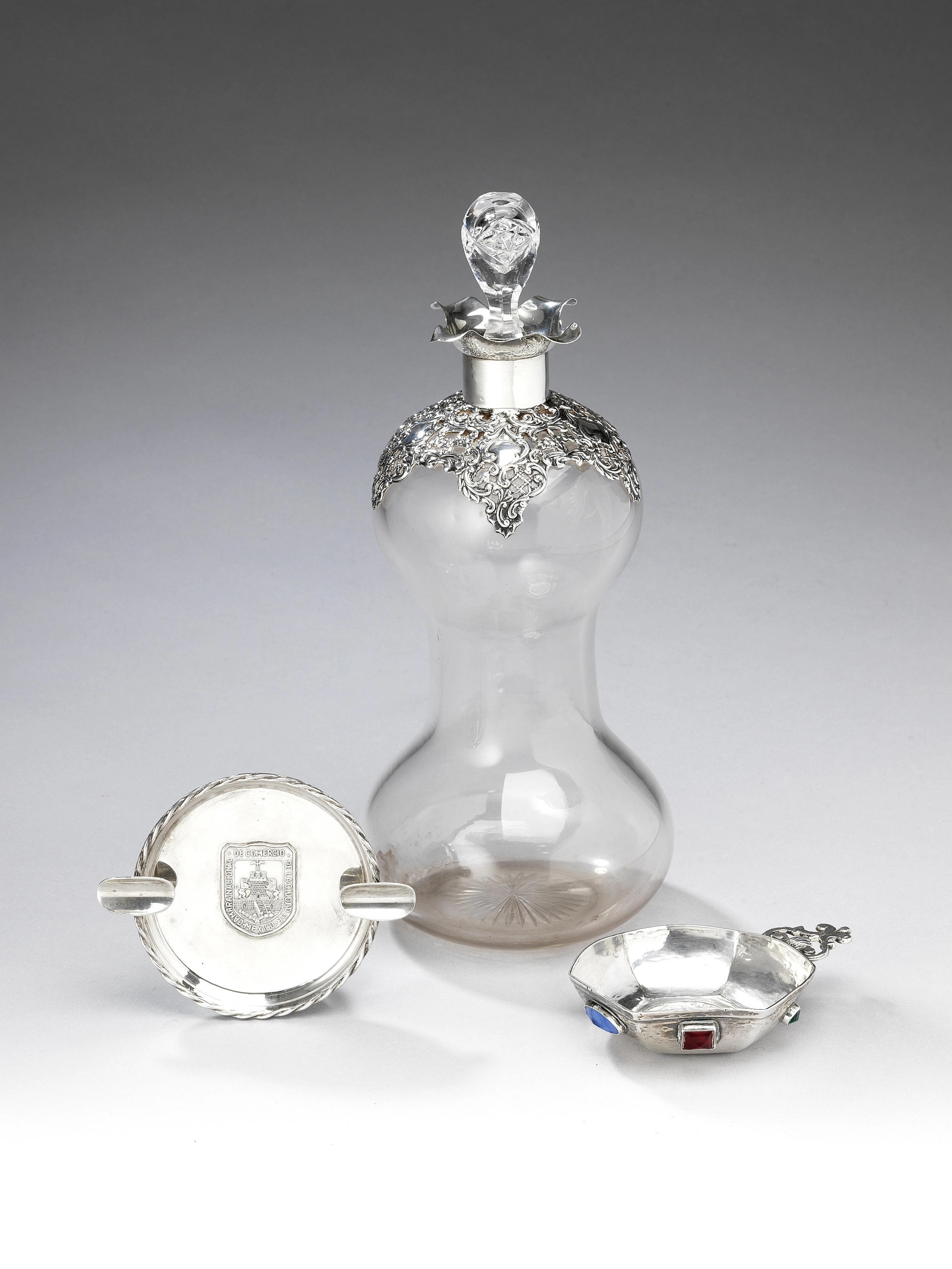 An Edwardian silver mounted and clear glass decanter By H. Matthews, Birmingham, 1901, (3)