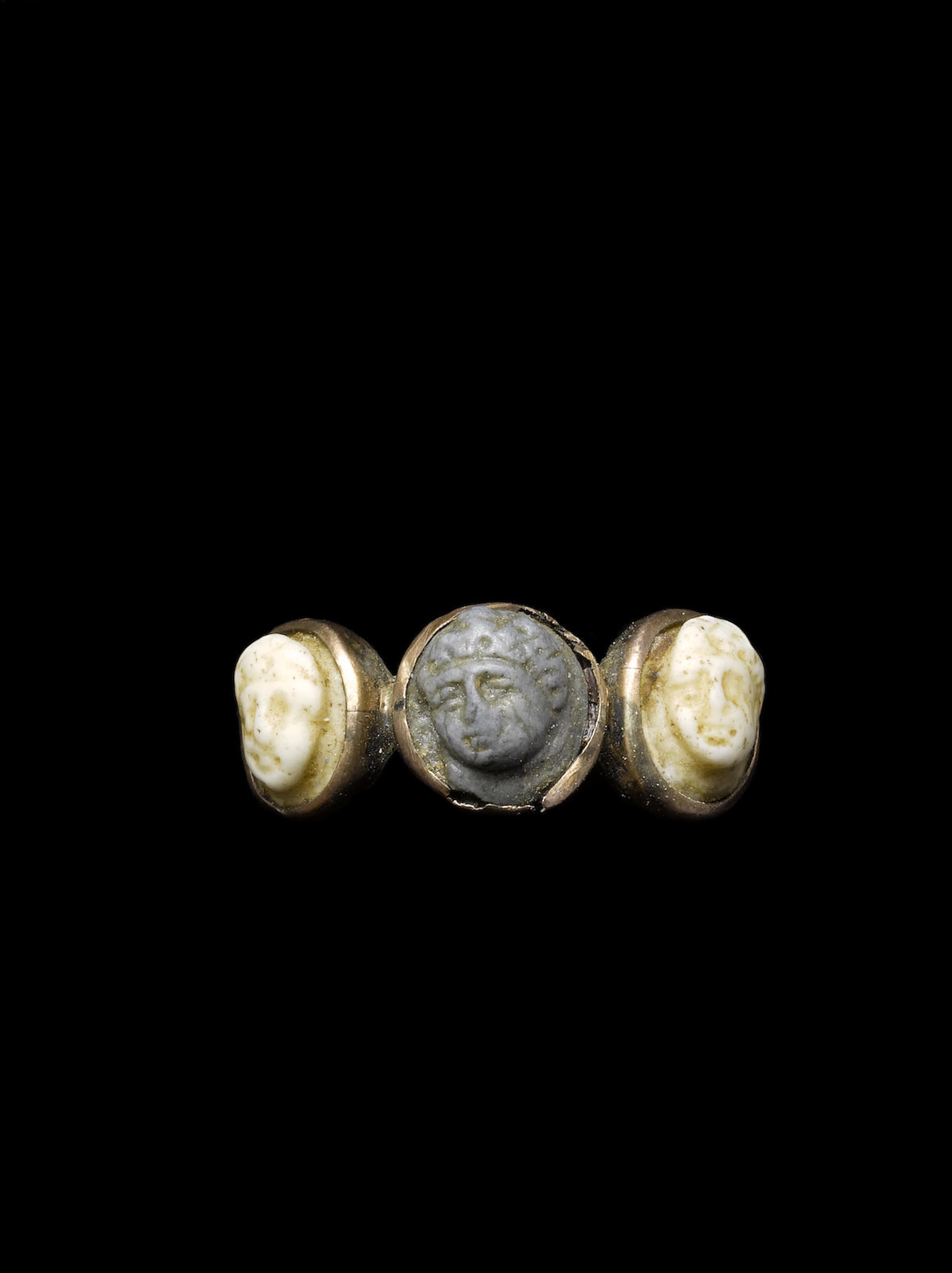 Three Roman miniature glass cameos 3