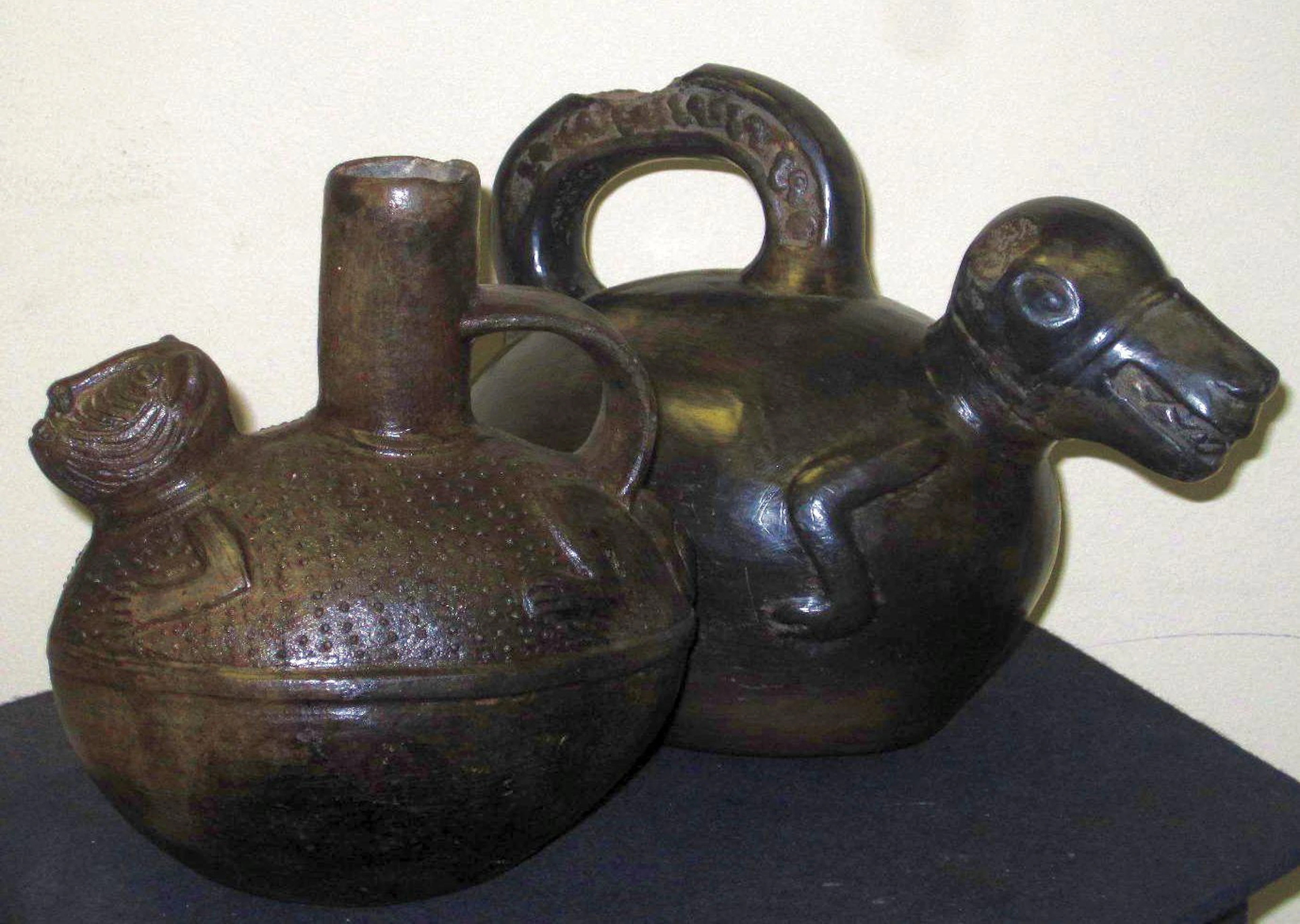 Two Chimu blackware vessels Peru, c. A.D.1000-1400 25cm and 27cm long 2