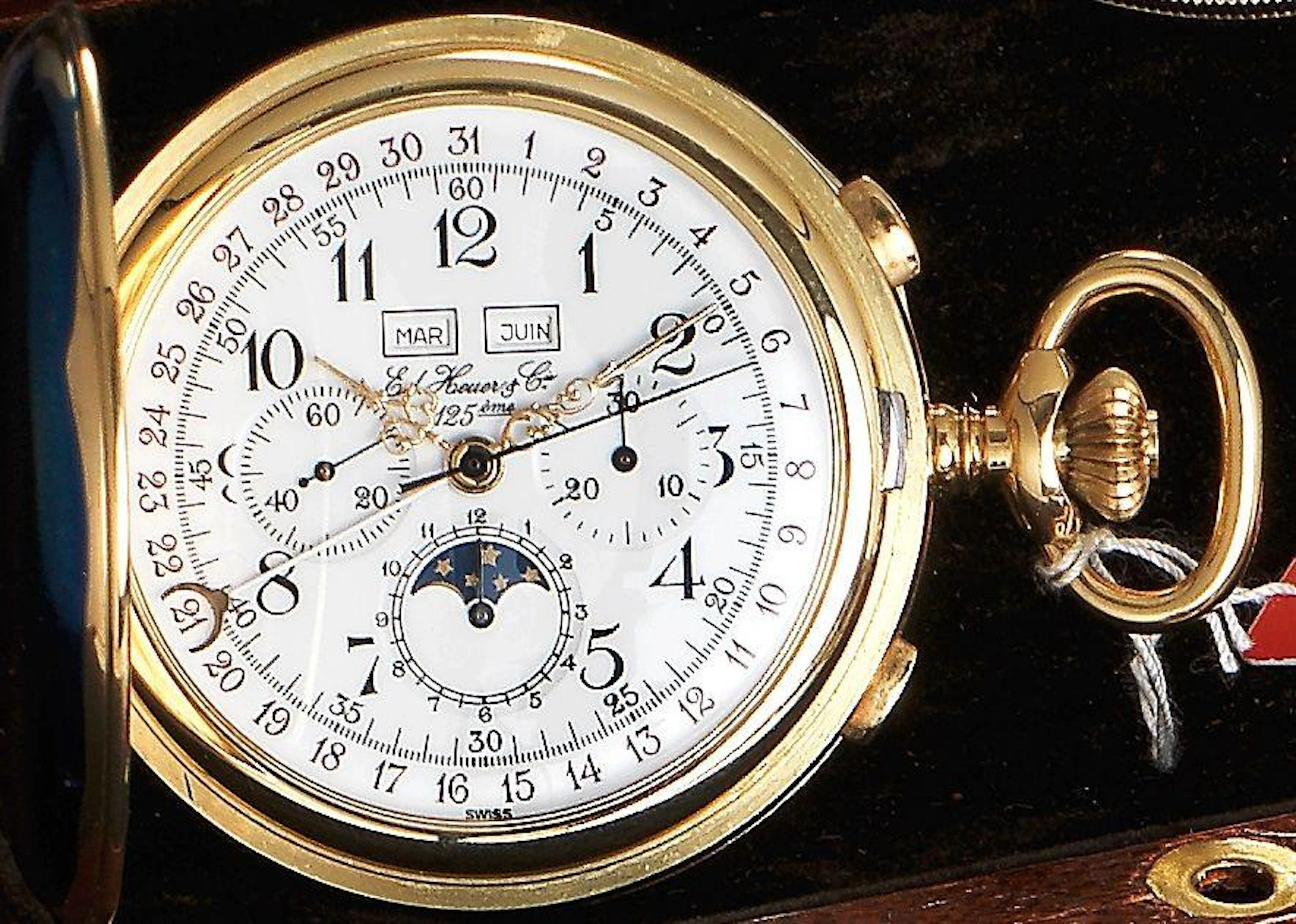 Ed Heuer & Co. An 18ct gold keyless wind calendar moonphase chronograph with fitted wooden presentation box No.042, 1980's