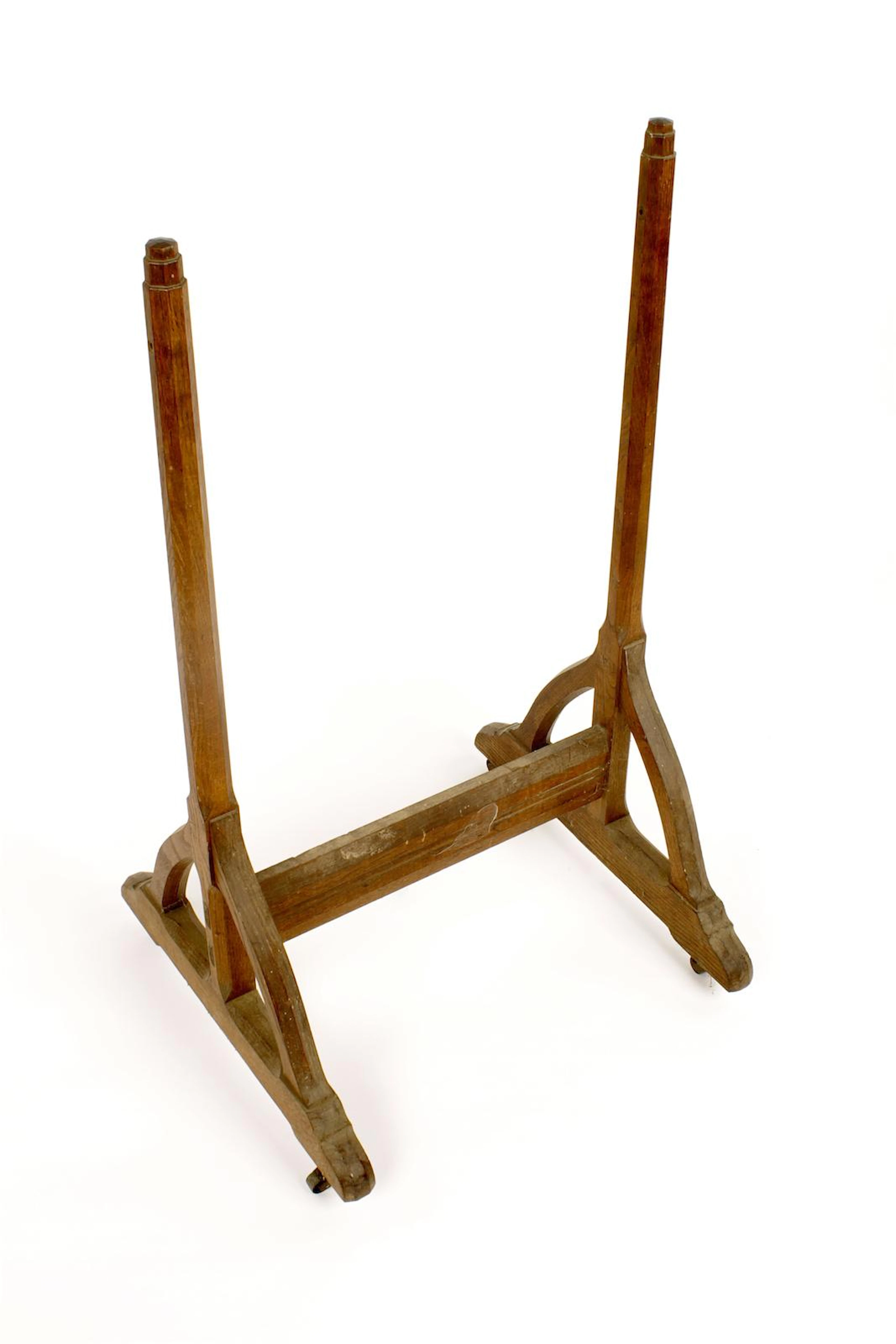 A good mid-20th century Arts & Crafts style oak cheval mirror base