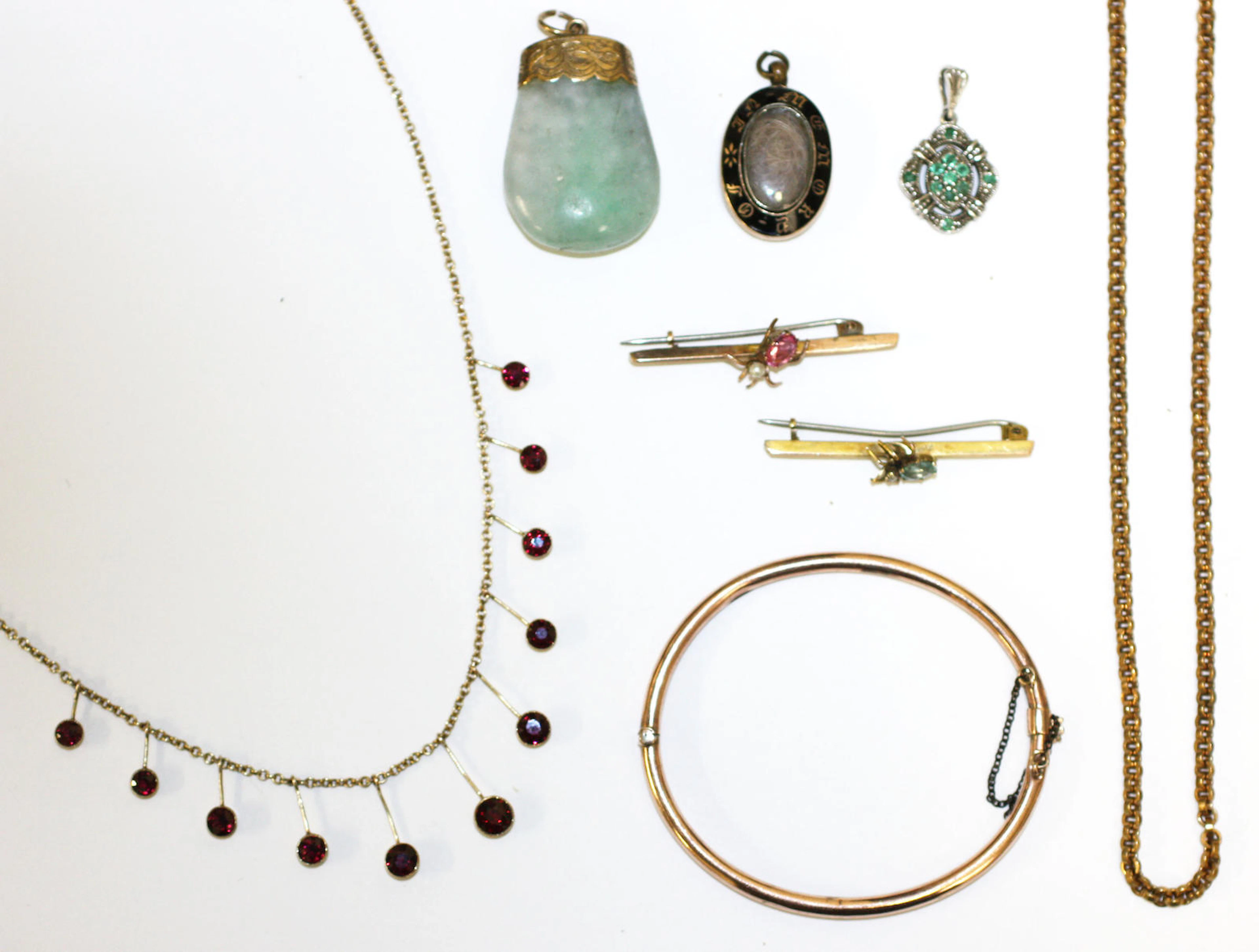 A small collection of jewellery,