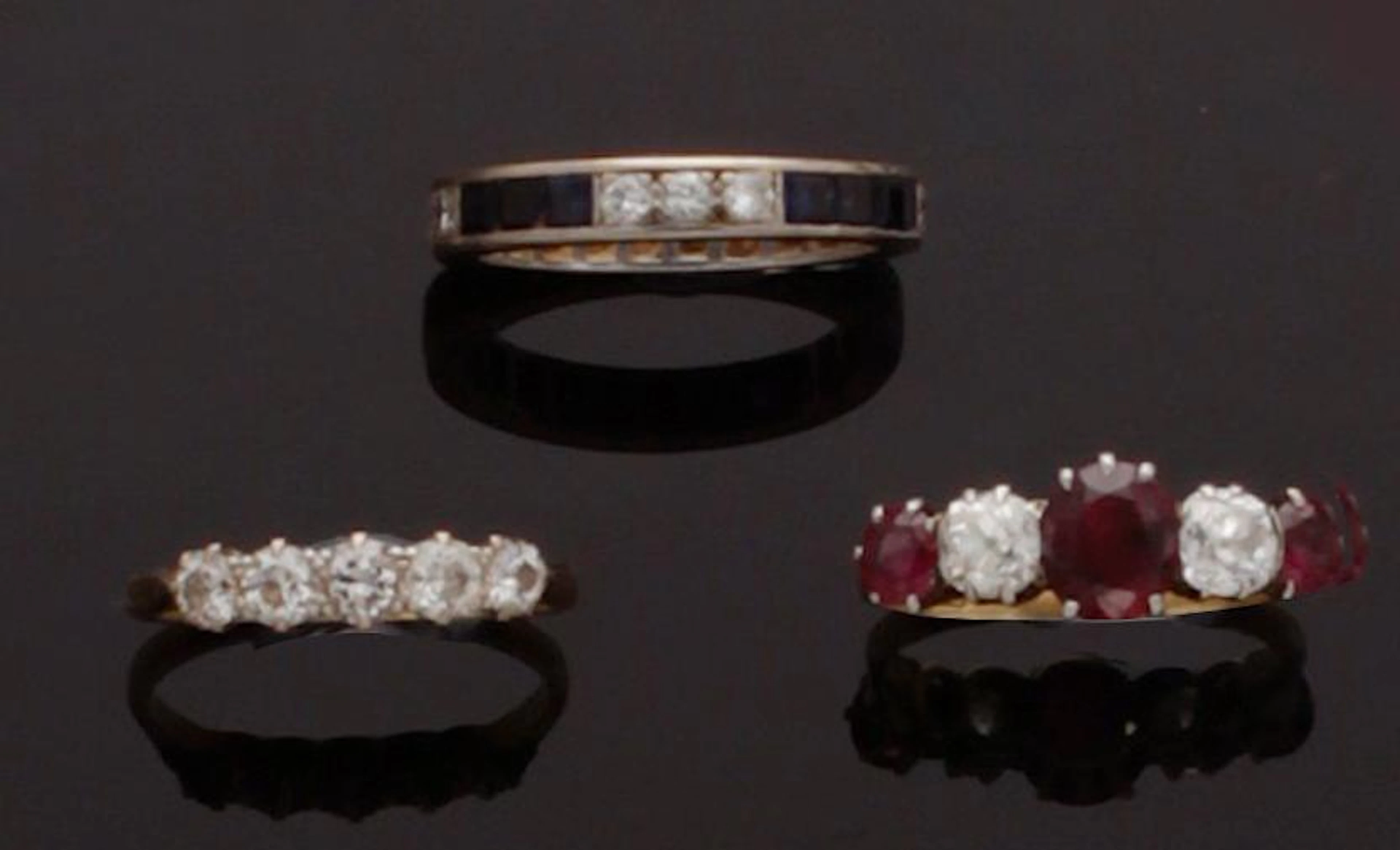 A large collection of jewellery and costume jewellery