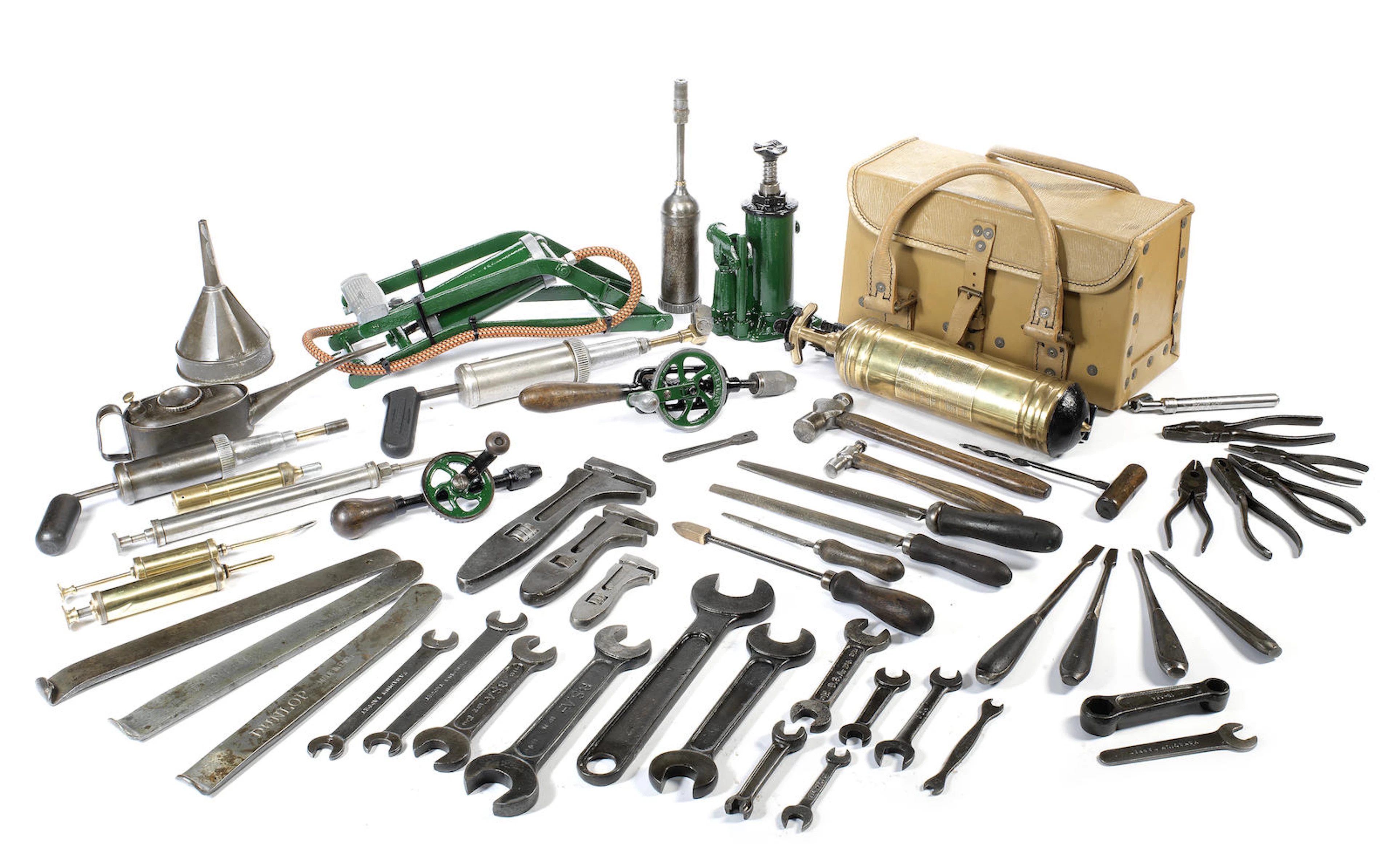 Assortiment d'outils pour voitures anciennes « vintage » dont Bentley,