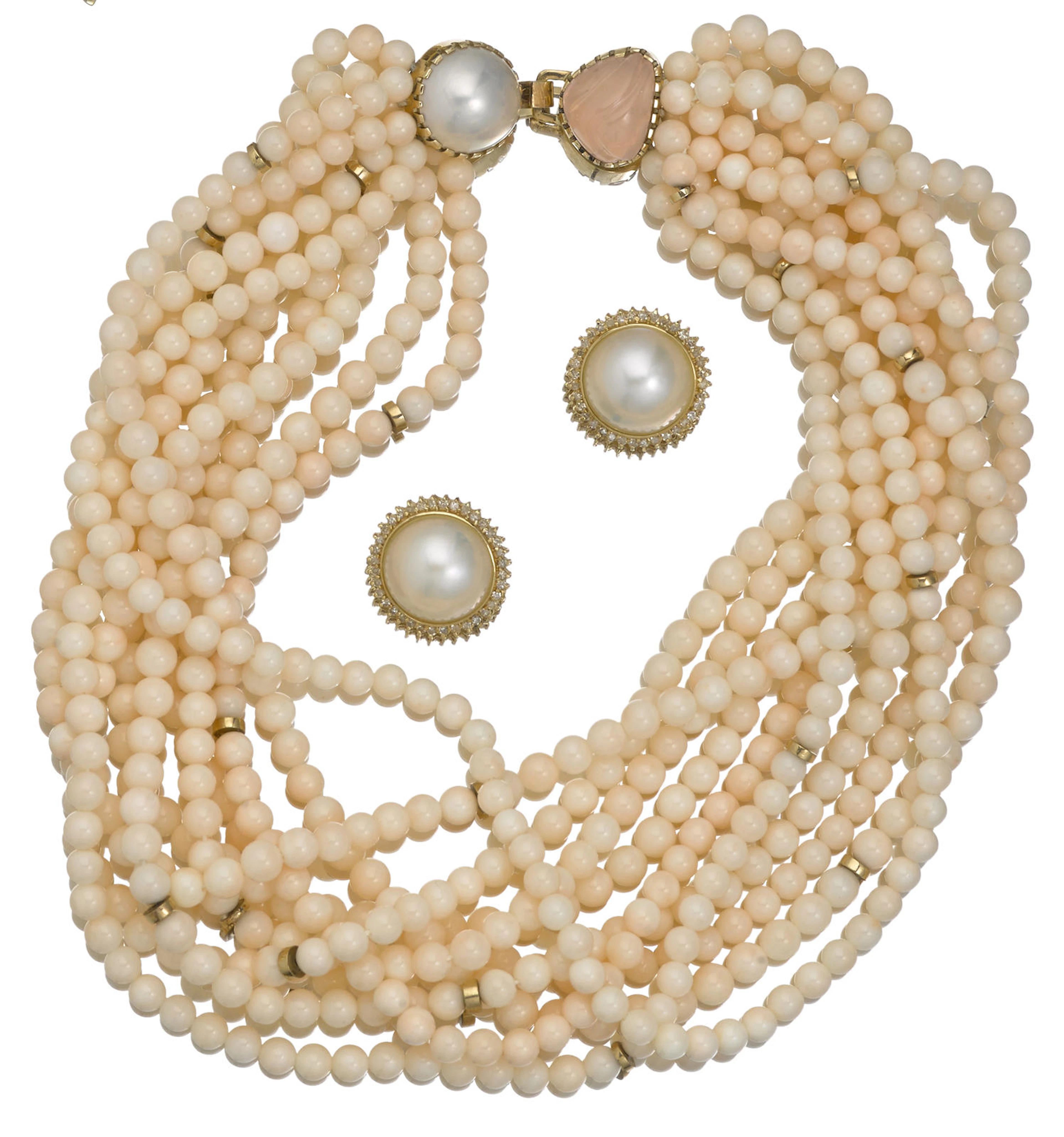 A Santo Domingo/Laguna choker and a pair of earrings