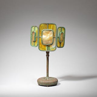 LOUIS COMFORT TIFFANY (AMERICAN 1948-1933) 'Turtle-Back' desk lamp, circa 1905