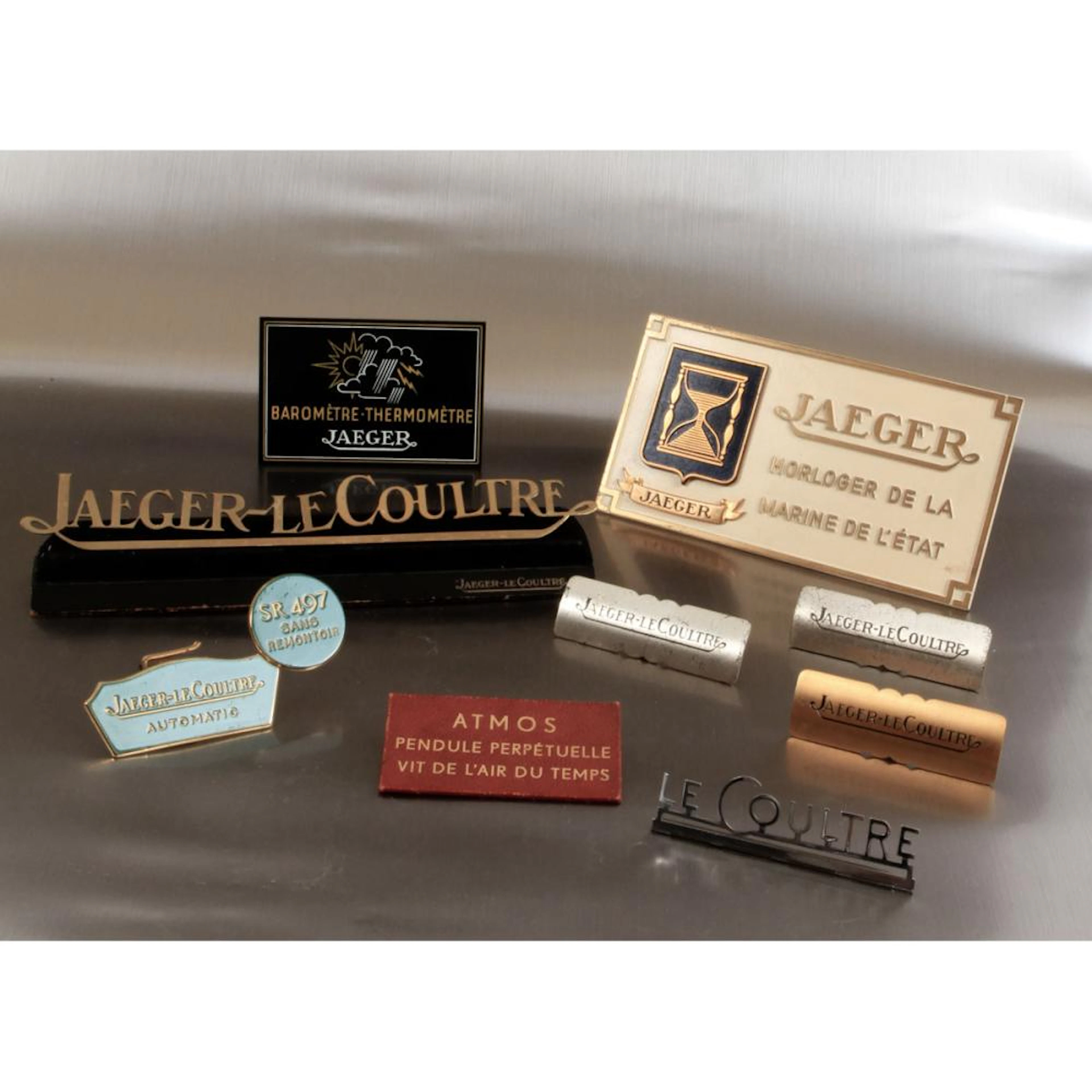 Jaeger-Lecoultre, un lot de 10 plaques de vitrine …