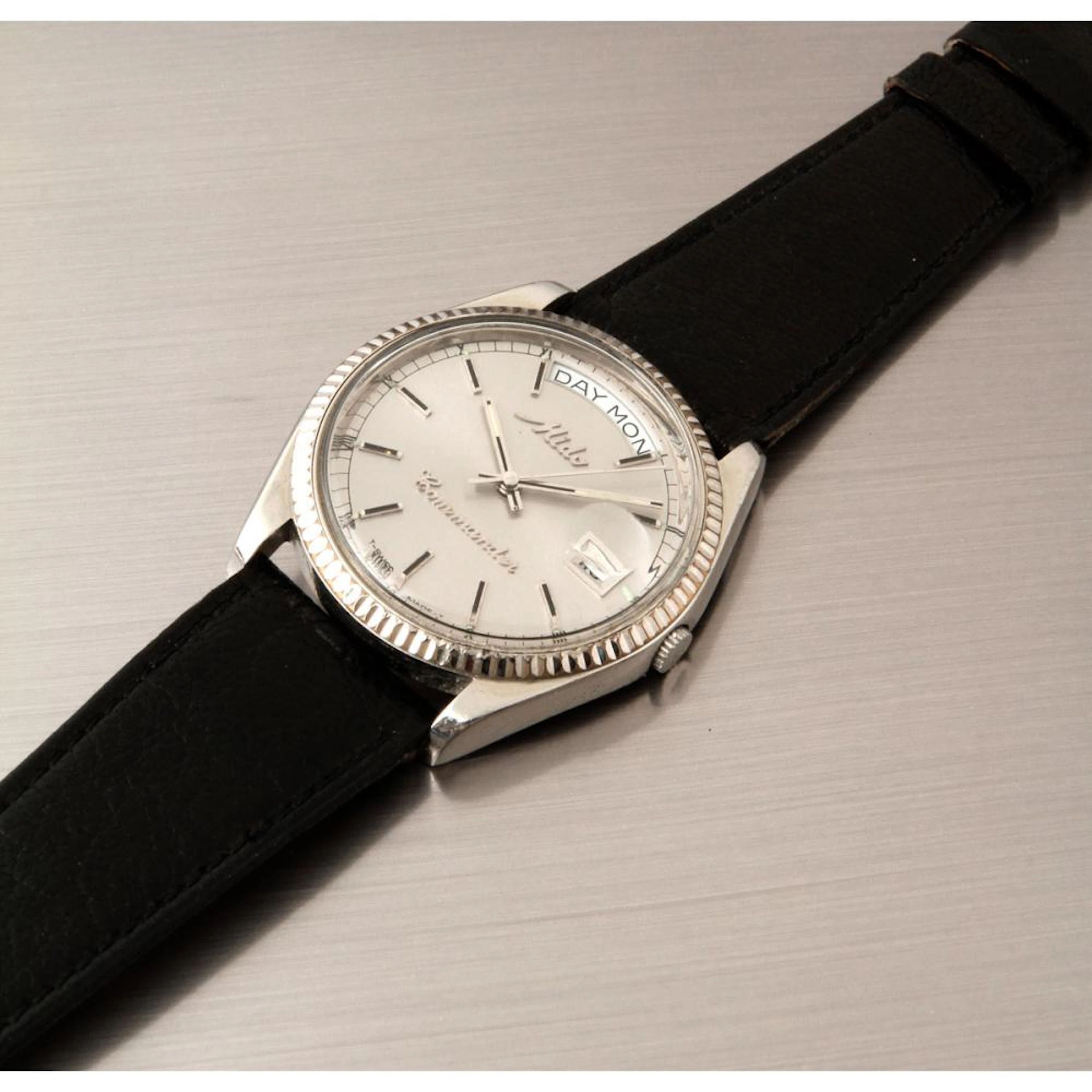 Mido, Commander, Day-Date, n° 8906xxx, vers 1960. …