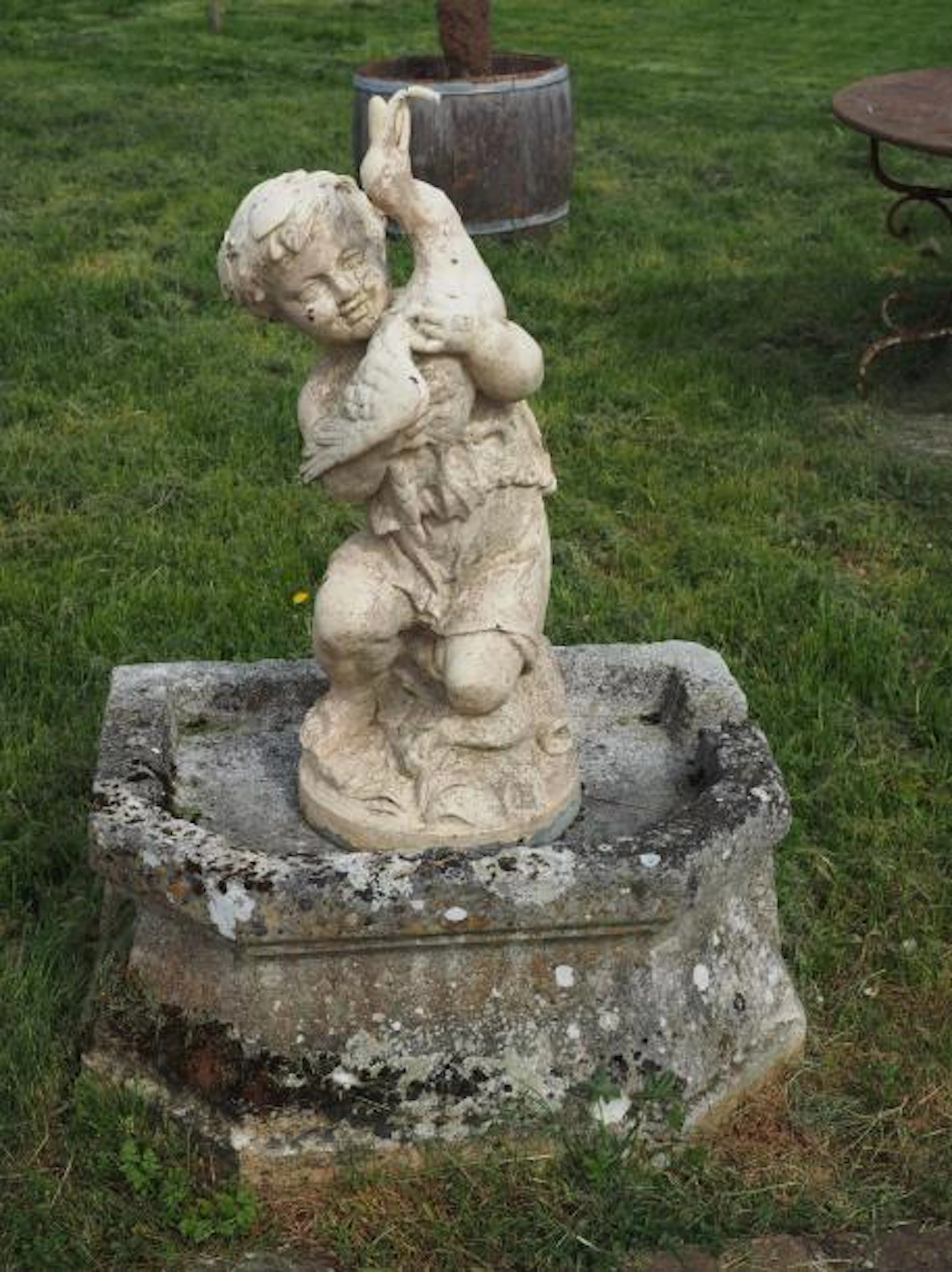 Fontaine en fonte Putto 19eme avec un canard…