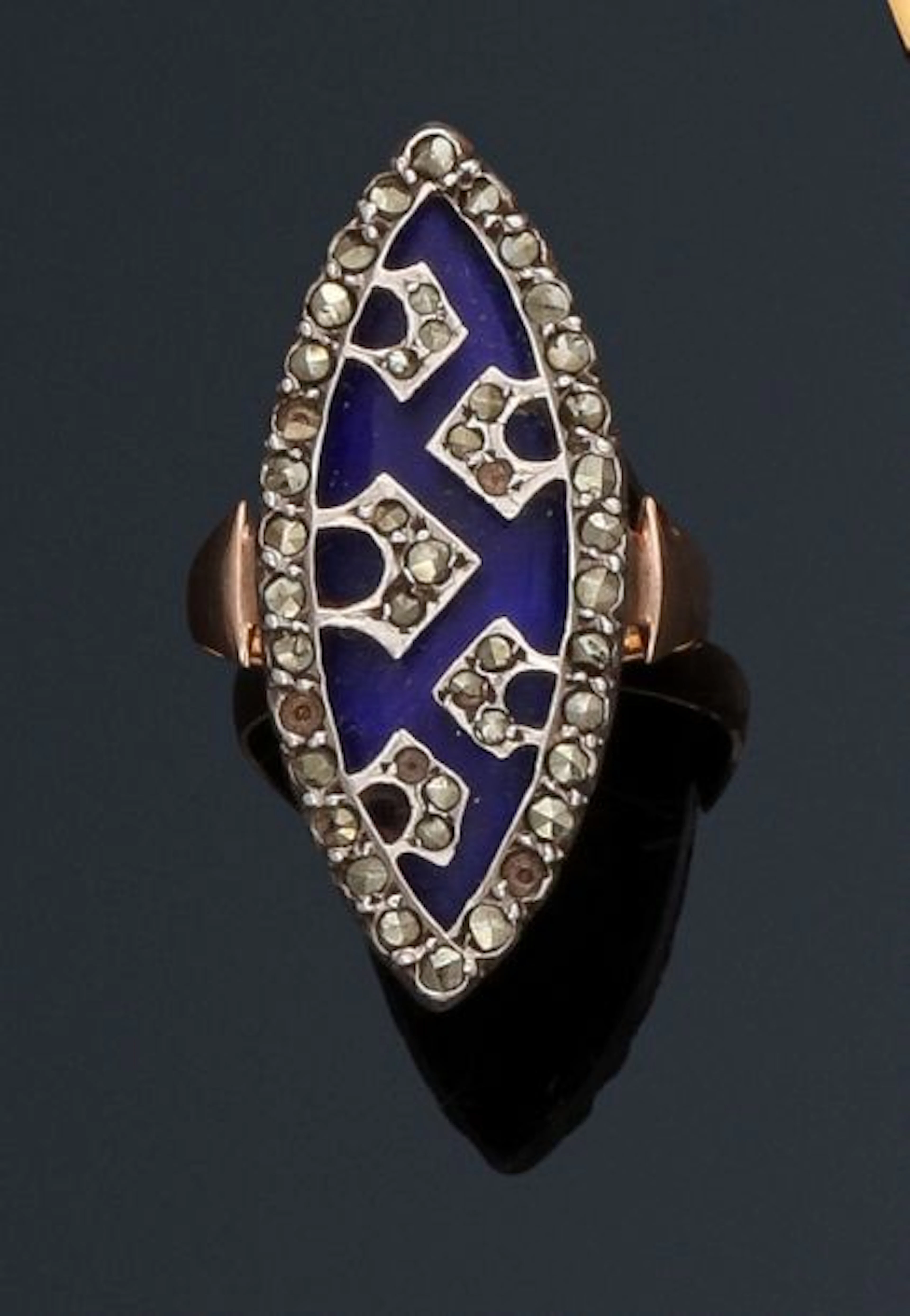 BAGUE marquise et coulant en or jaune 18K…