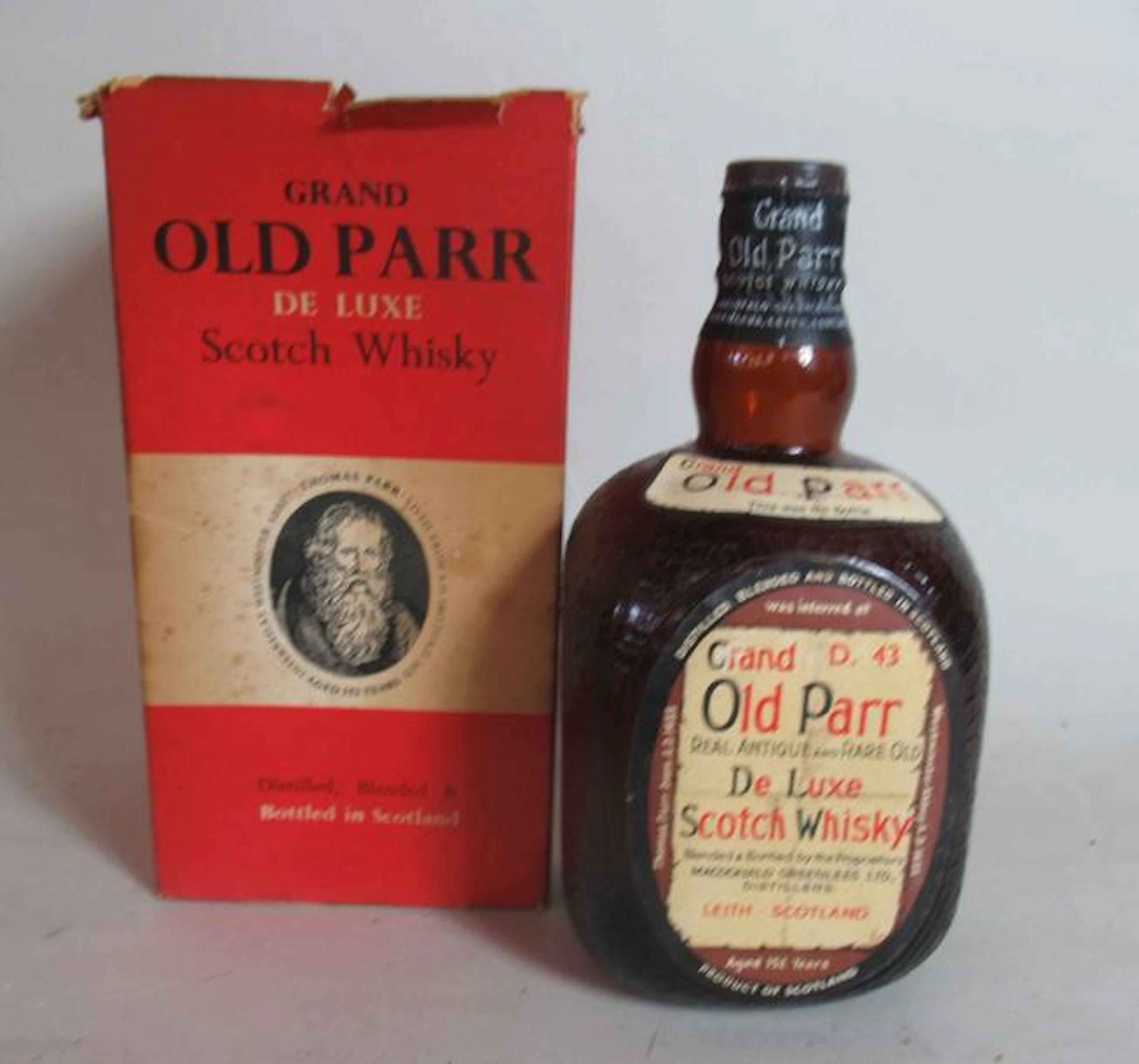 Une bouteille de Whisky OLD PARR DE LUXE - Compiègne Enchères - 02/06/2018