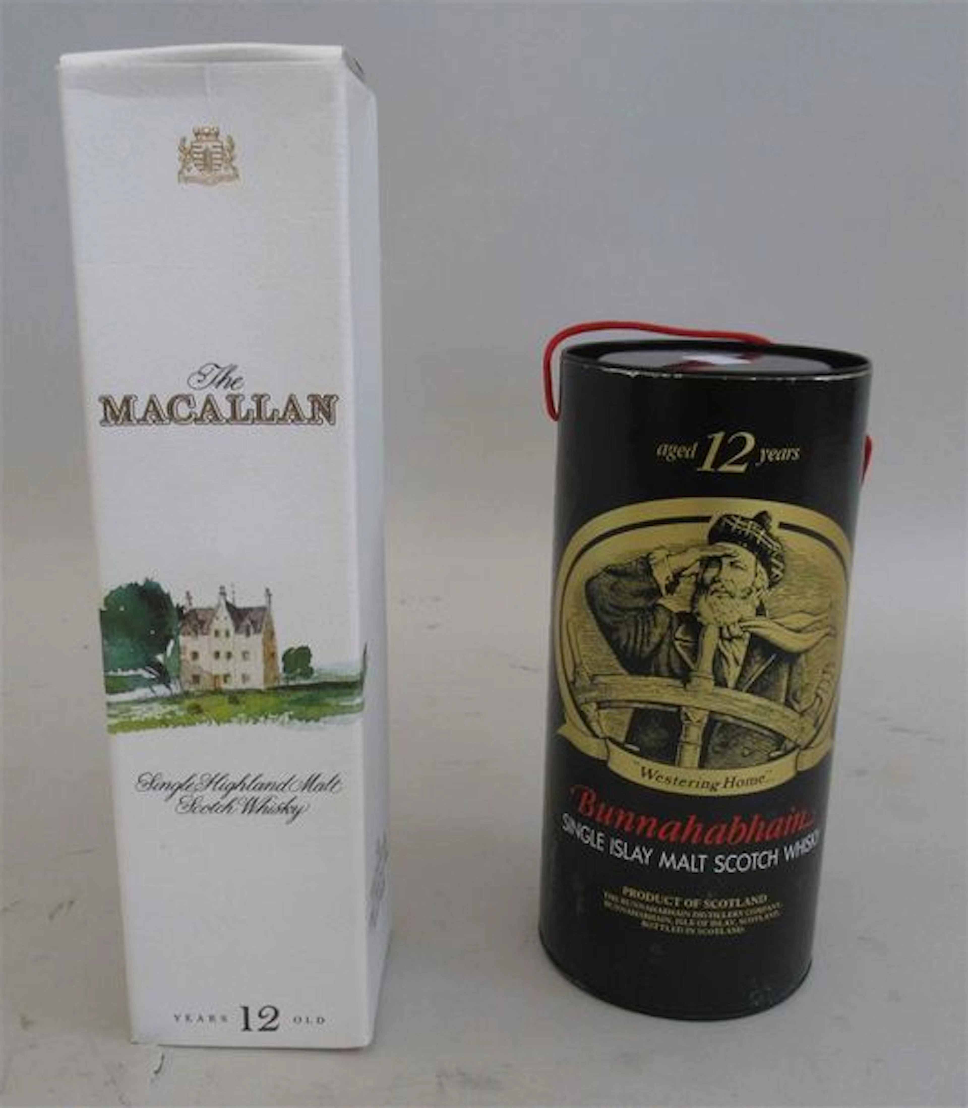 Lot de 2 bouteilles de whisky: -l'une de MACALLAN