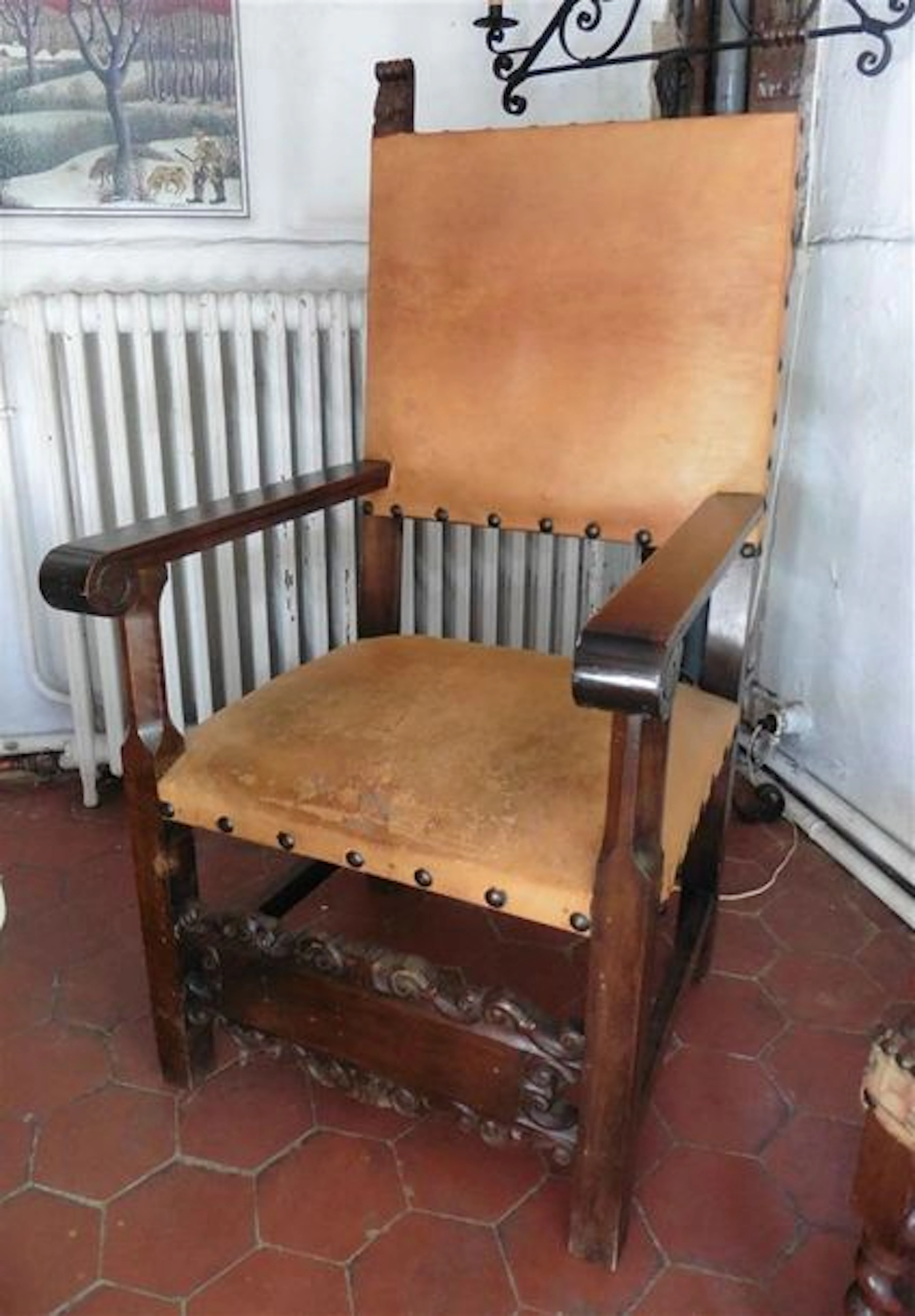 Ensemble de trois fauteuils à haut dossier droit en chêne mouluré...