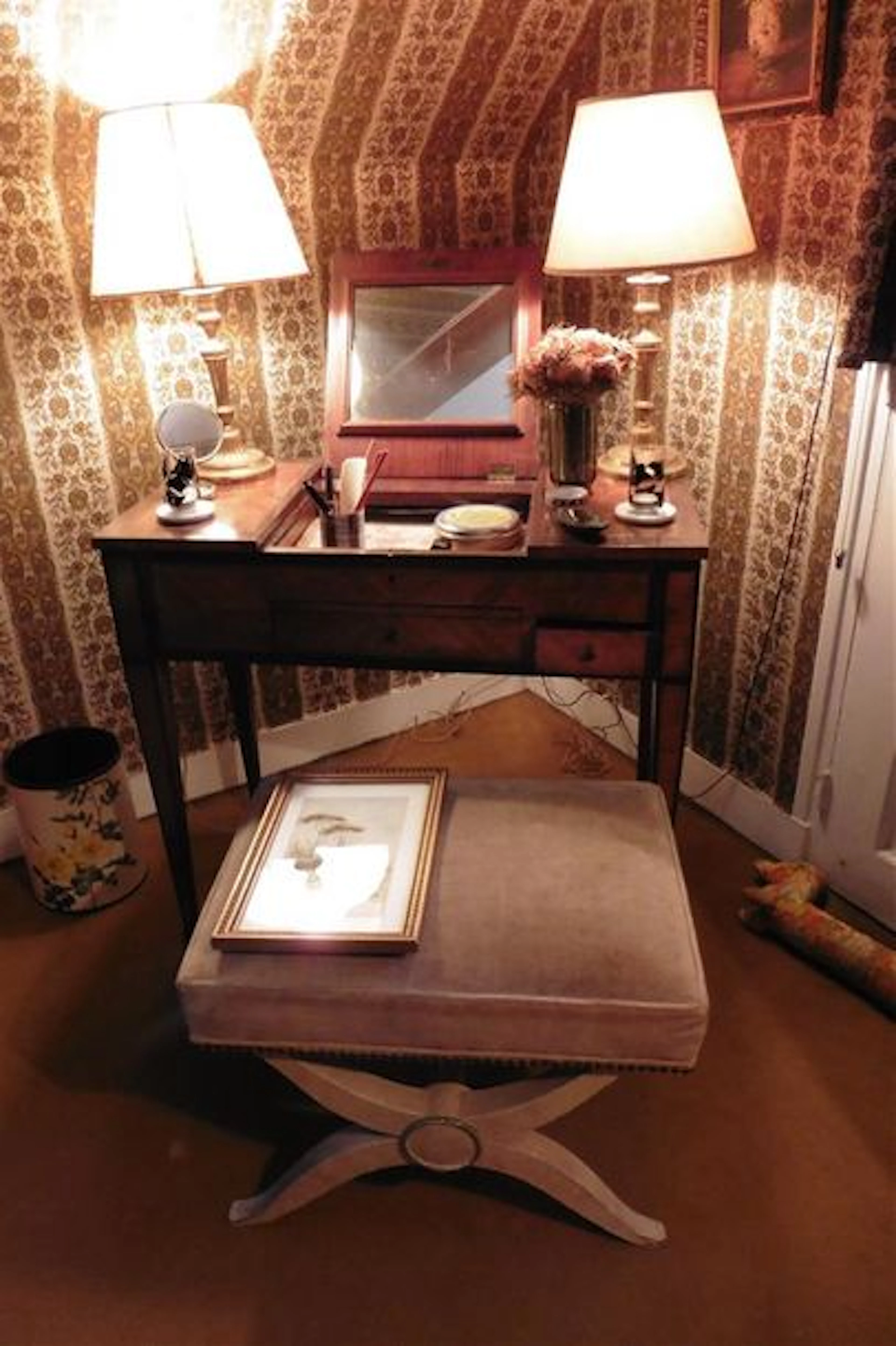 Coiffeuse en bois marqueté à décor de frisage - Travail de style...