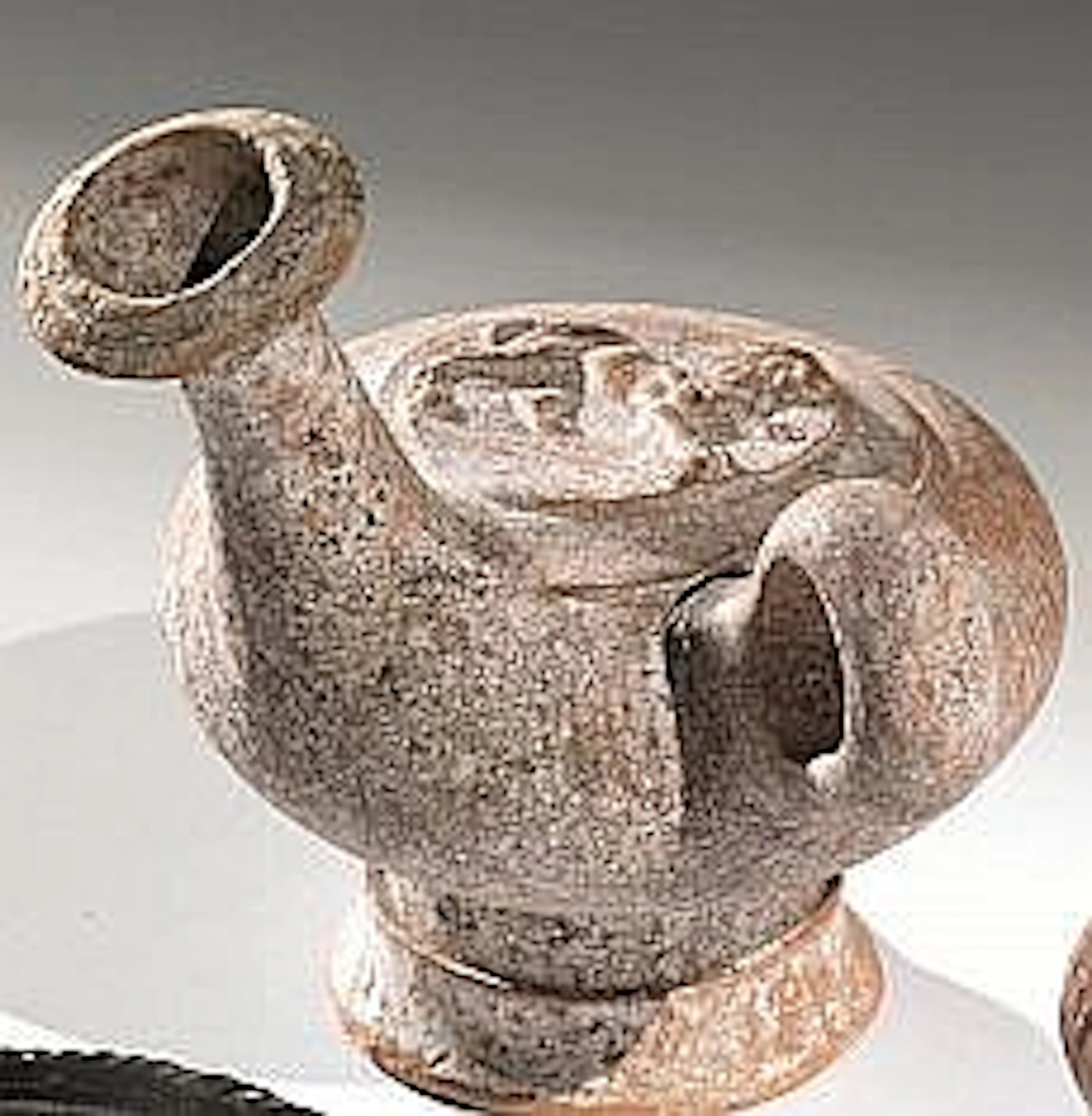 Guttus Materia e tecnica: argilla nocciola,