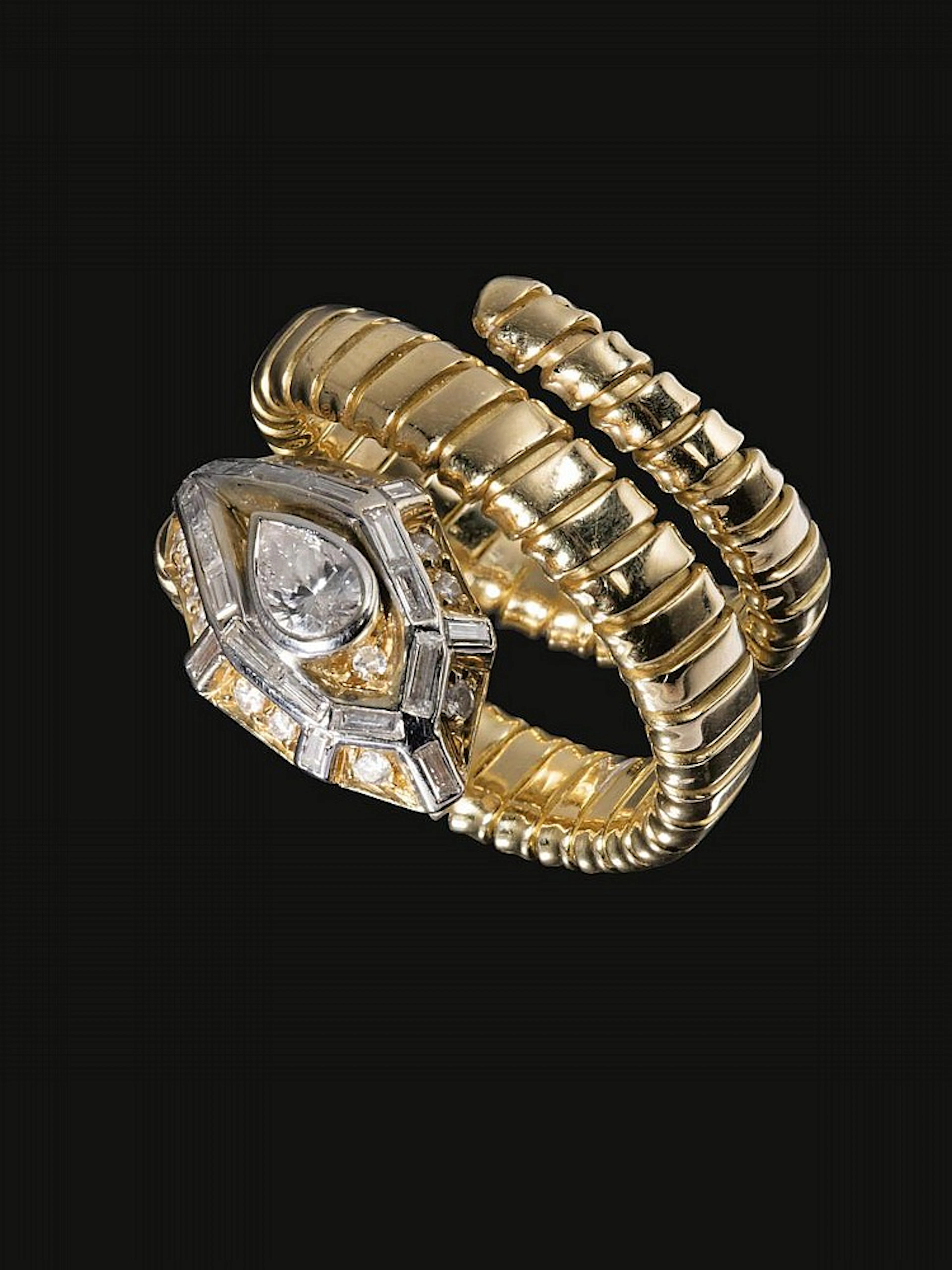 ANELLO TUBOGAS ORO 18 KTa forma di serpente sulla testa...