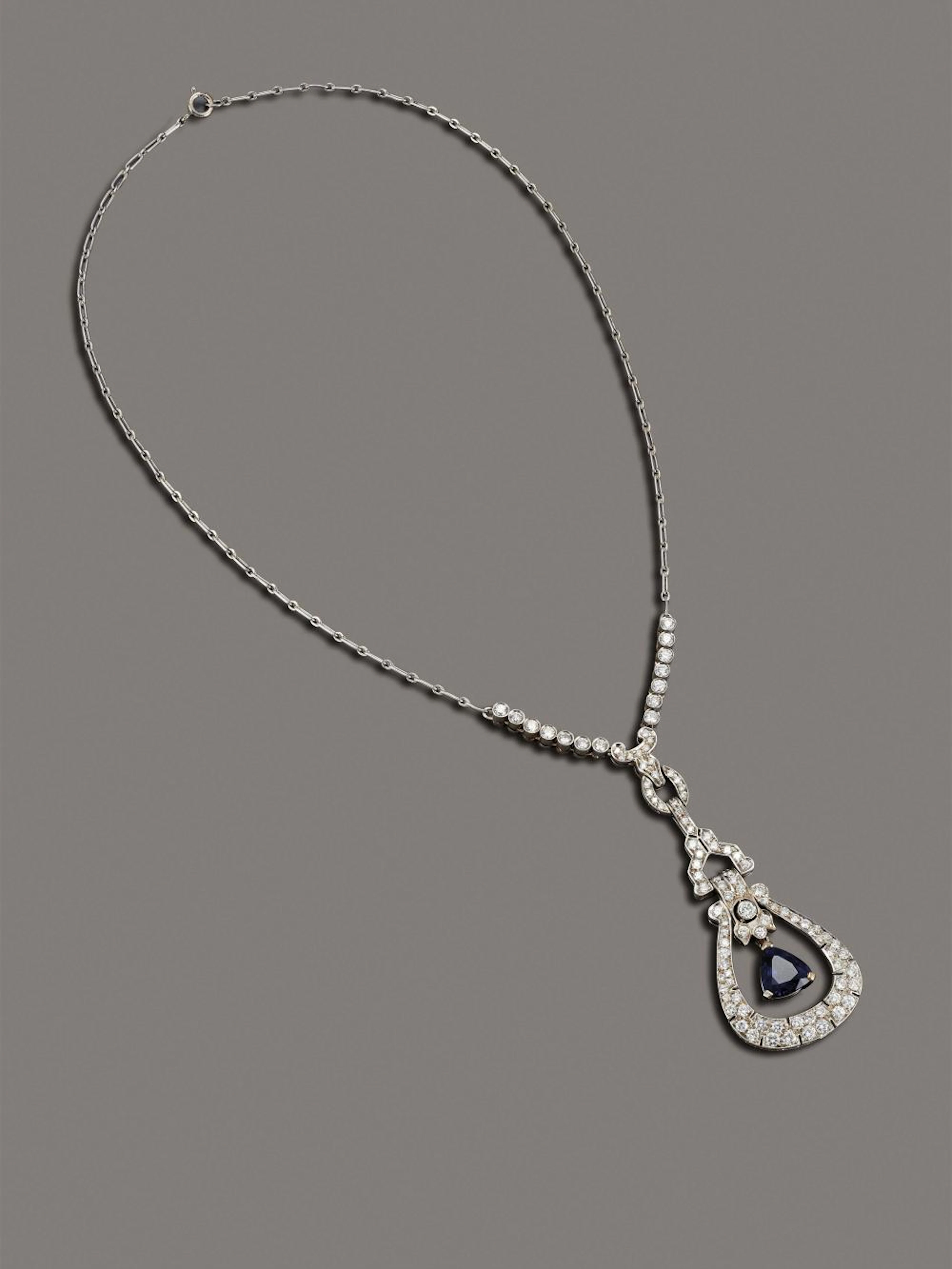 COLLANA IN ORO BIANCO CON ZAFFIRO A GOCCIA impreziosita...