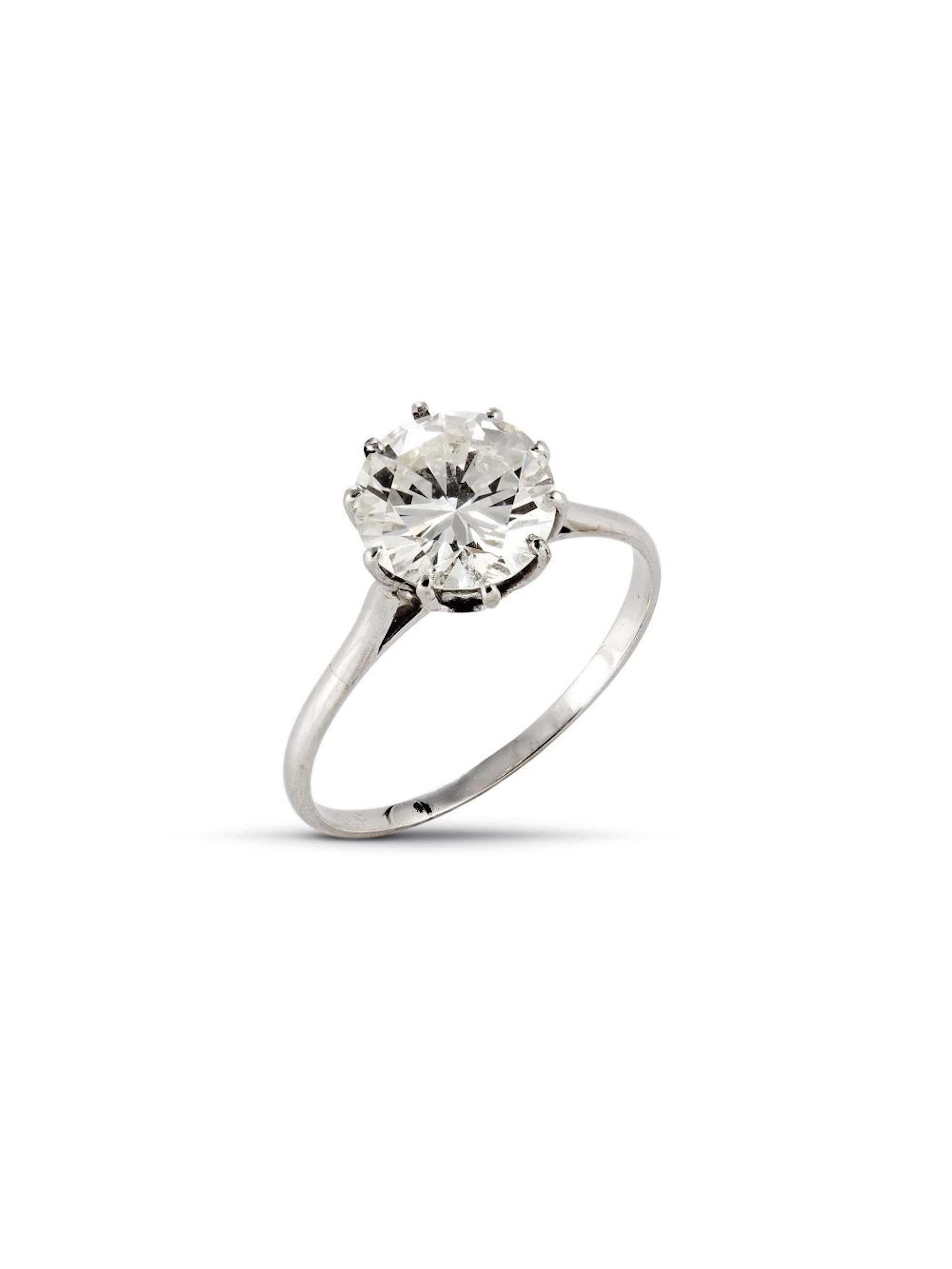 ANELLO SOLITARIO IN ORO BIANCO CON DIAMANTE sulla sommità un diam