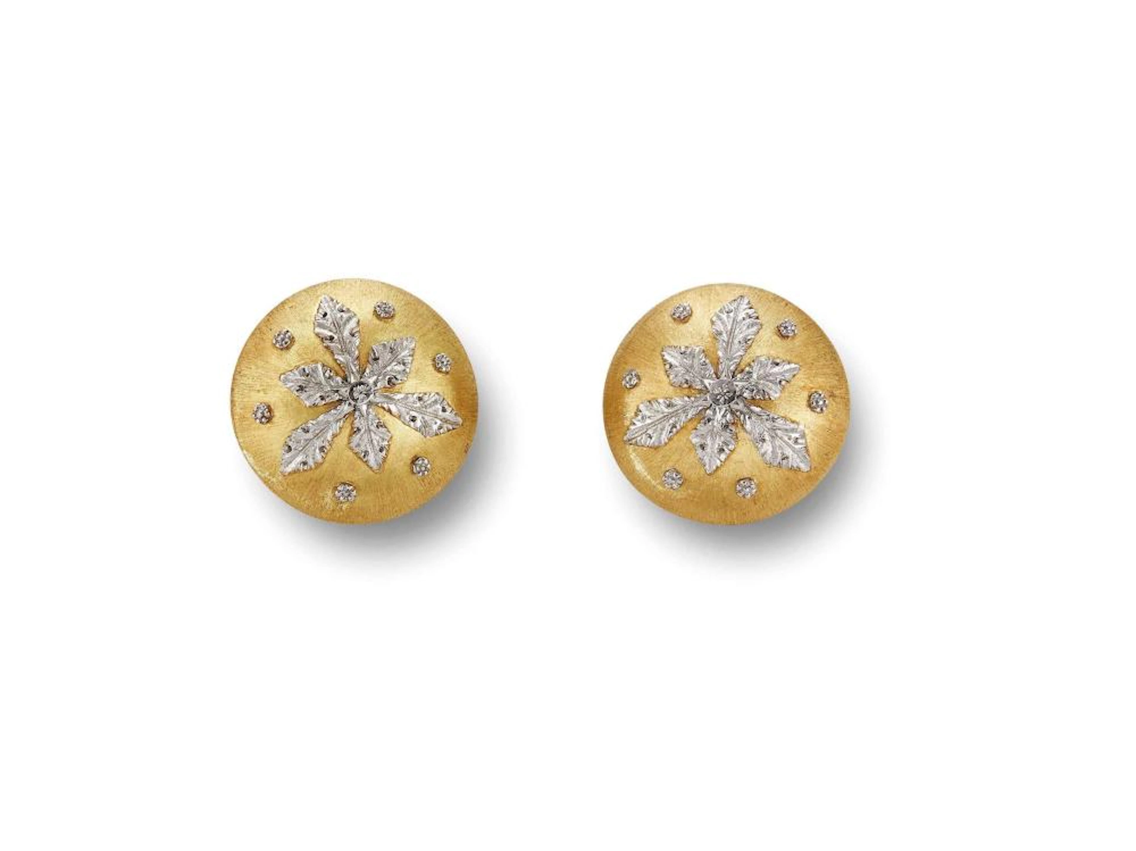 BUCCELLATI PAIO DI ORECCHINI IN ORO GIALLO interamente satinati,