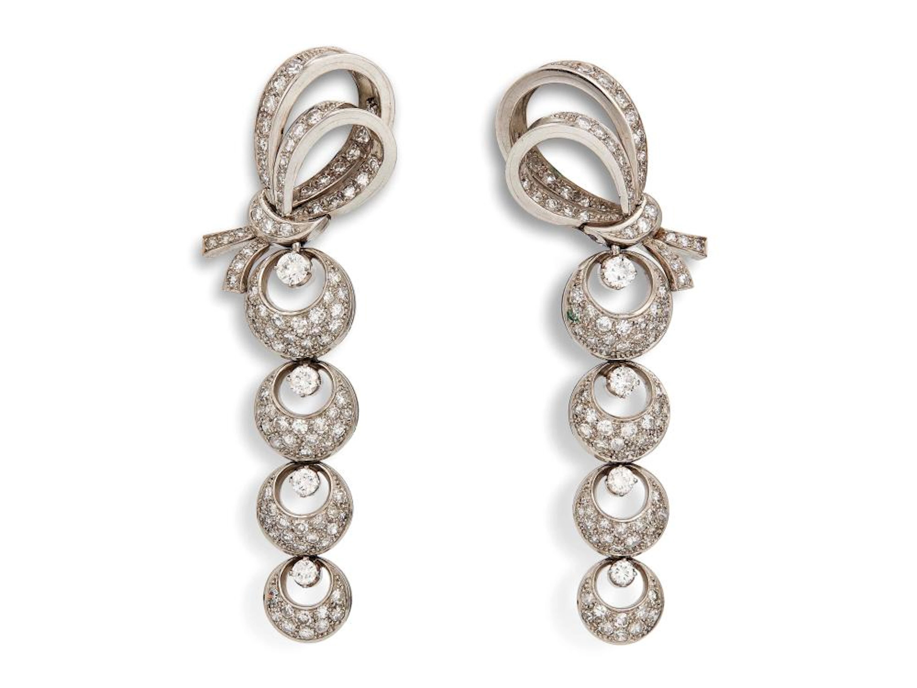 PAIO DI ORECCHINI TREMBLANT IN PLATINO CON DIAMANTI di forma pendente,