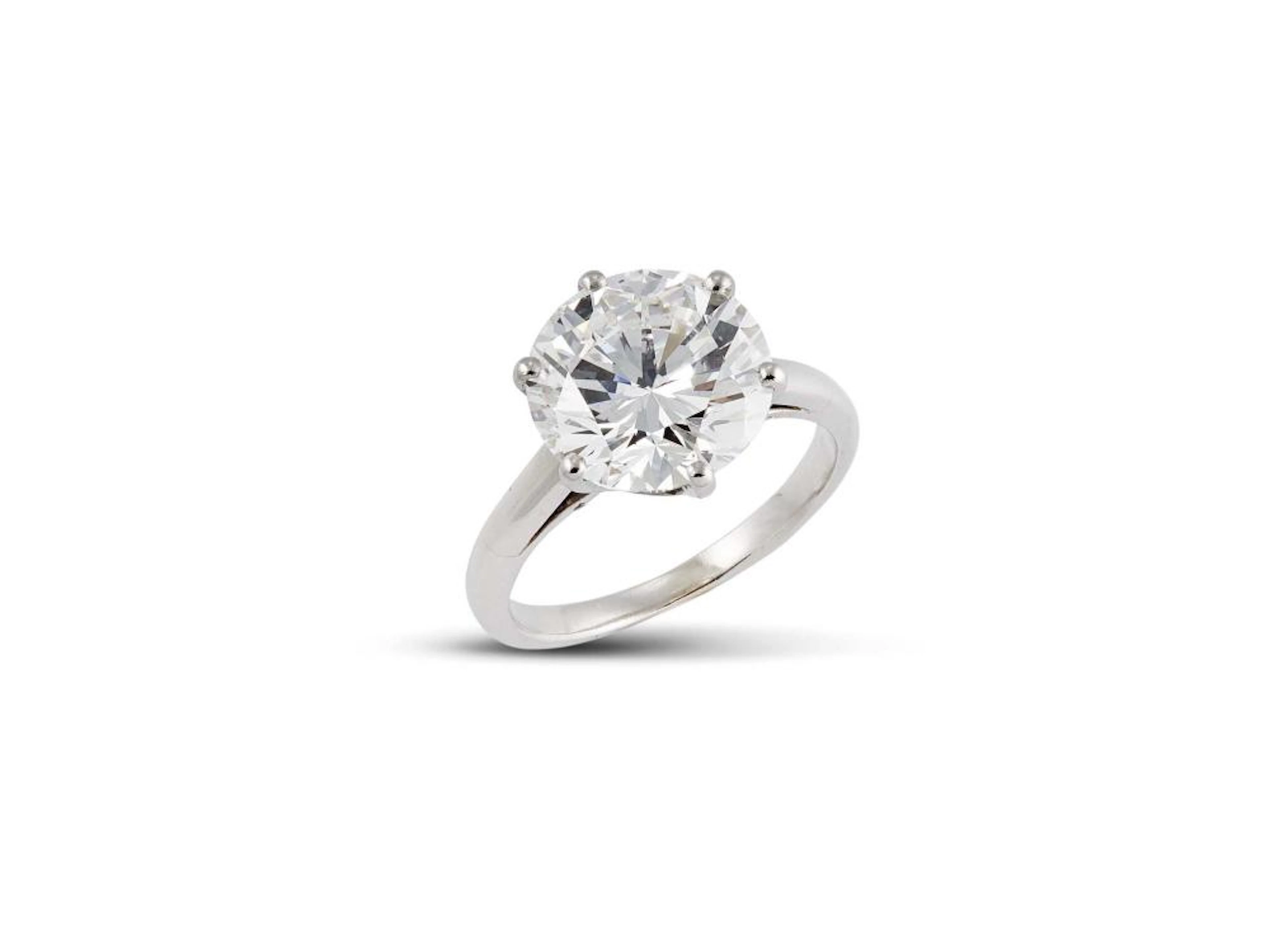 ANELLO SOLITARIO IN ORO BIANCO CON DIAMANTE un diamante taglio brillante
