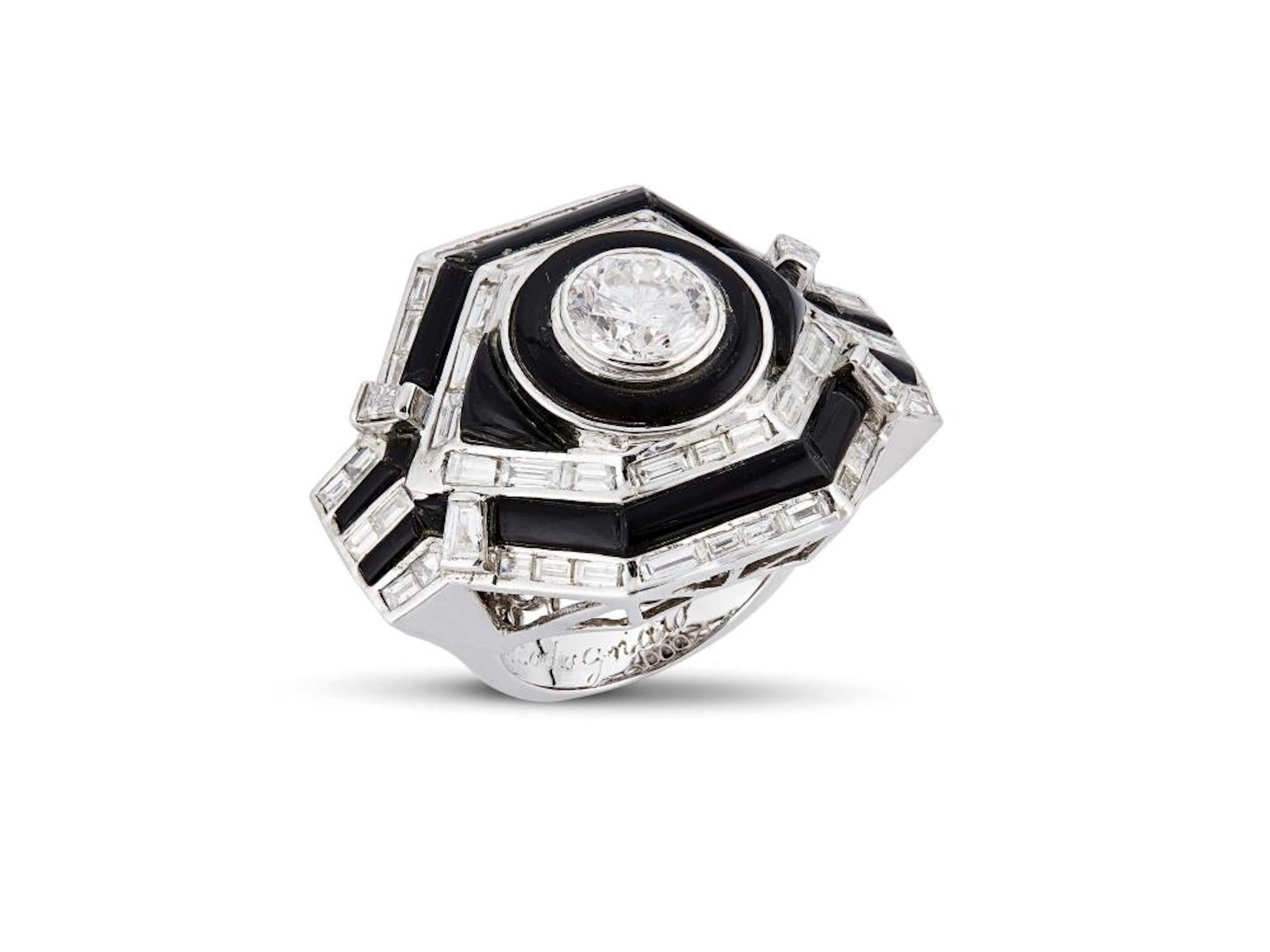 A. CODOGNATO ANELLO IN ORO BIANCO CON ONICE E DIAMANTI impreziosito sull