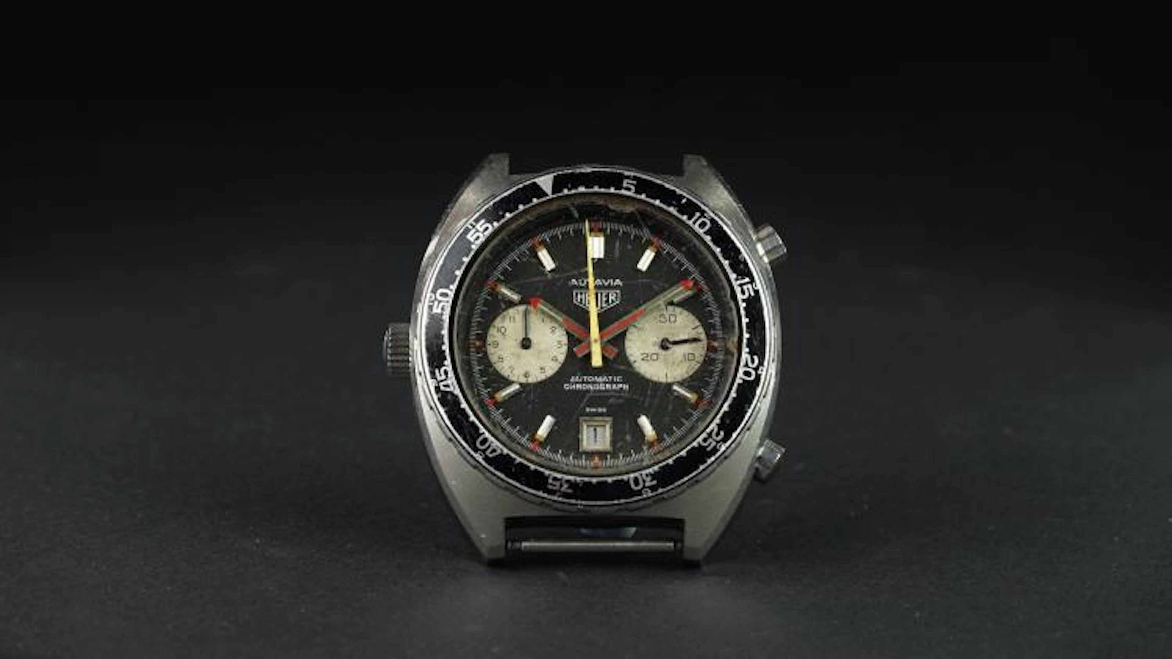 GENTLEMEN'S HEUER AUTAVIA SKIPPER CHRONOGRAPH, circular black dial with bat