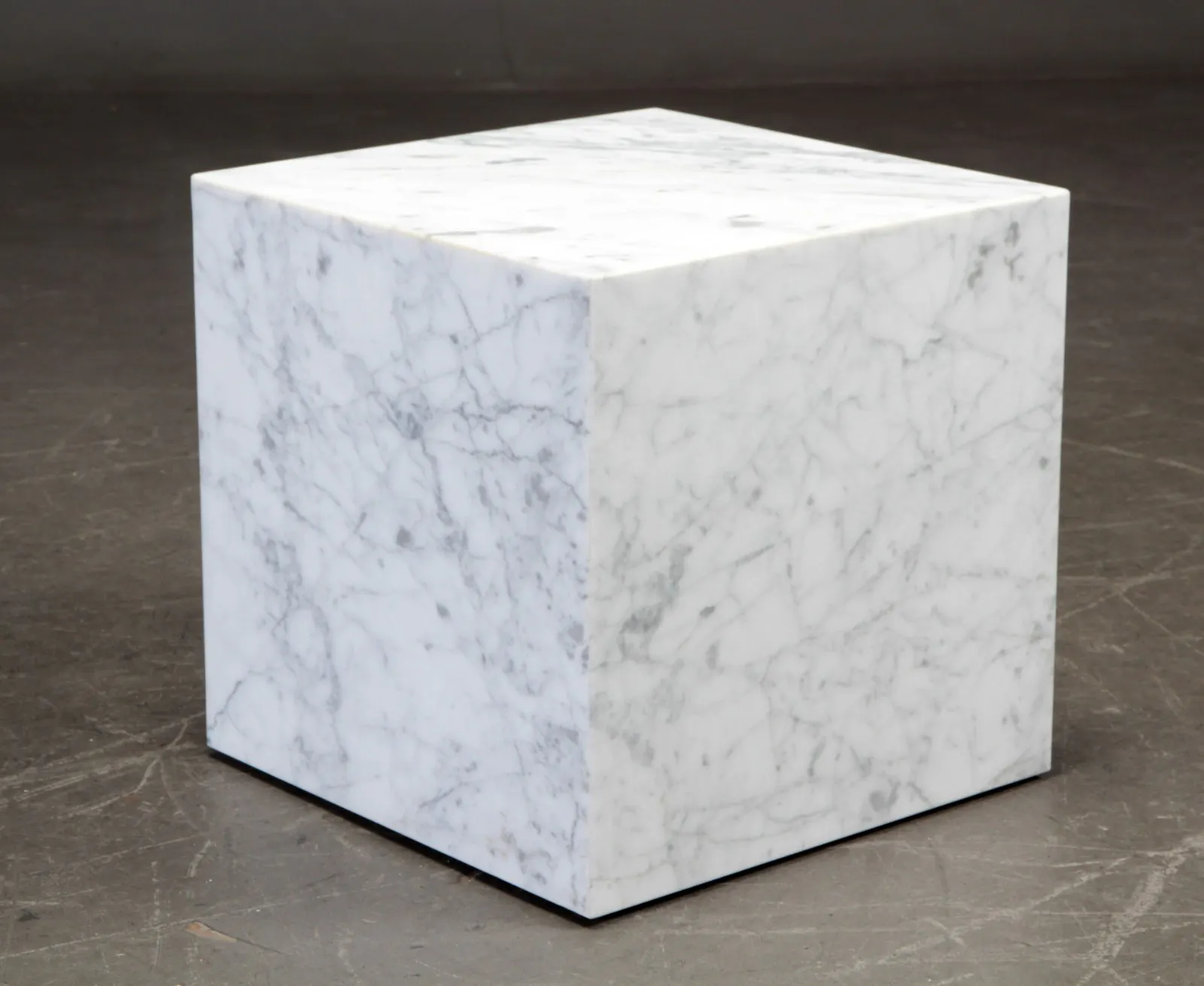 Norm Architects for Menu. Sofabord af marmor, model 'Cubic Plinth ...