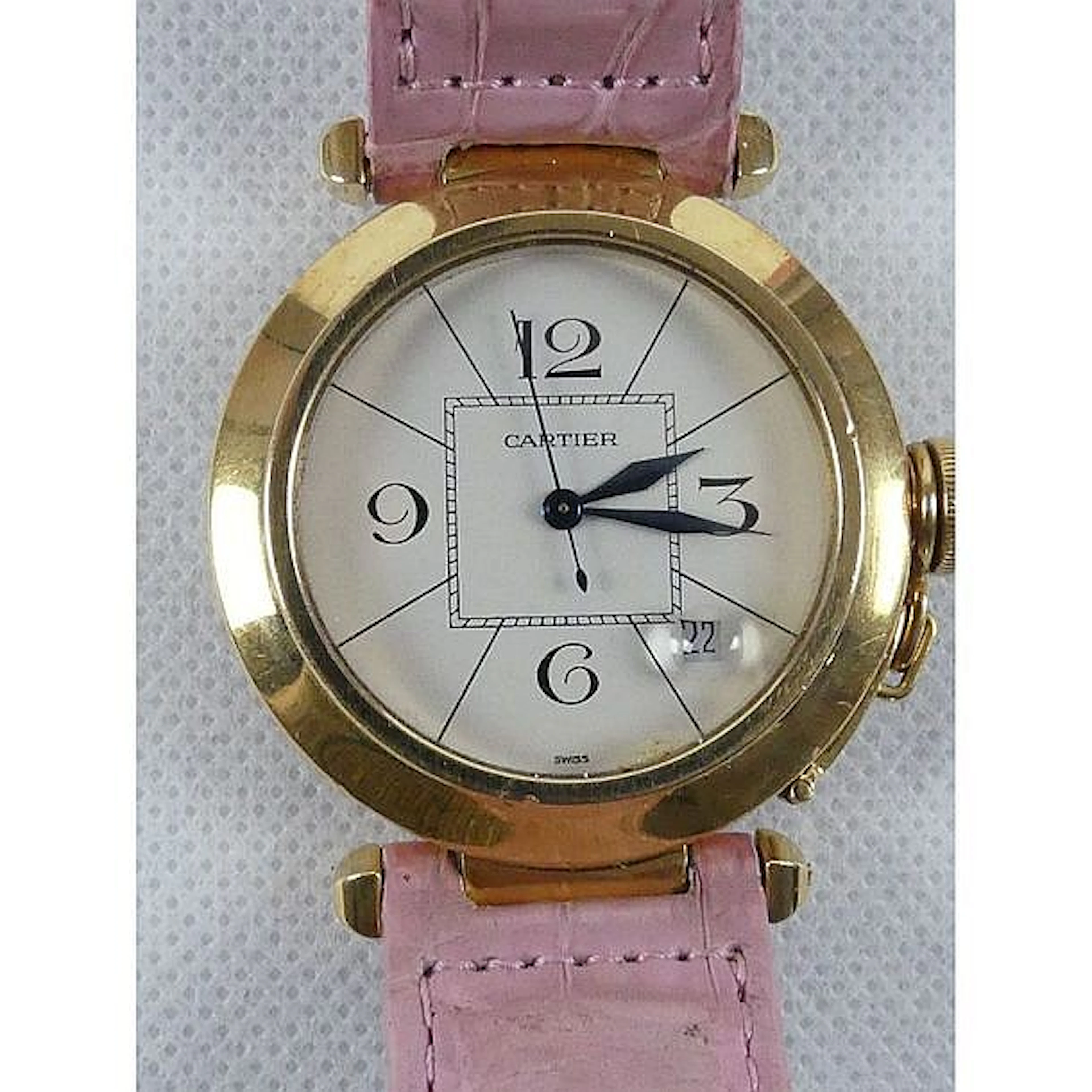 CARTIER. Montre de dame en or jaune 750°/°° modèle Pasha 1986. Boîtier rond