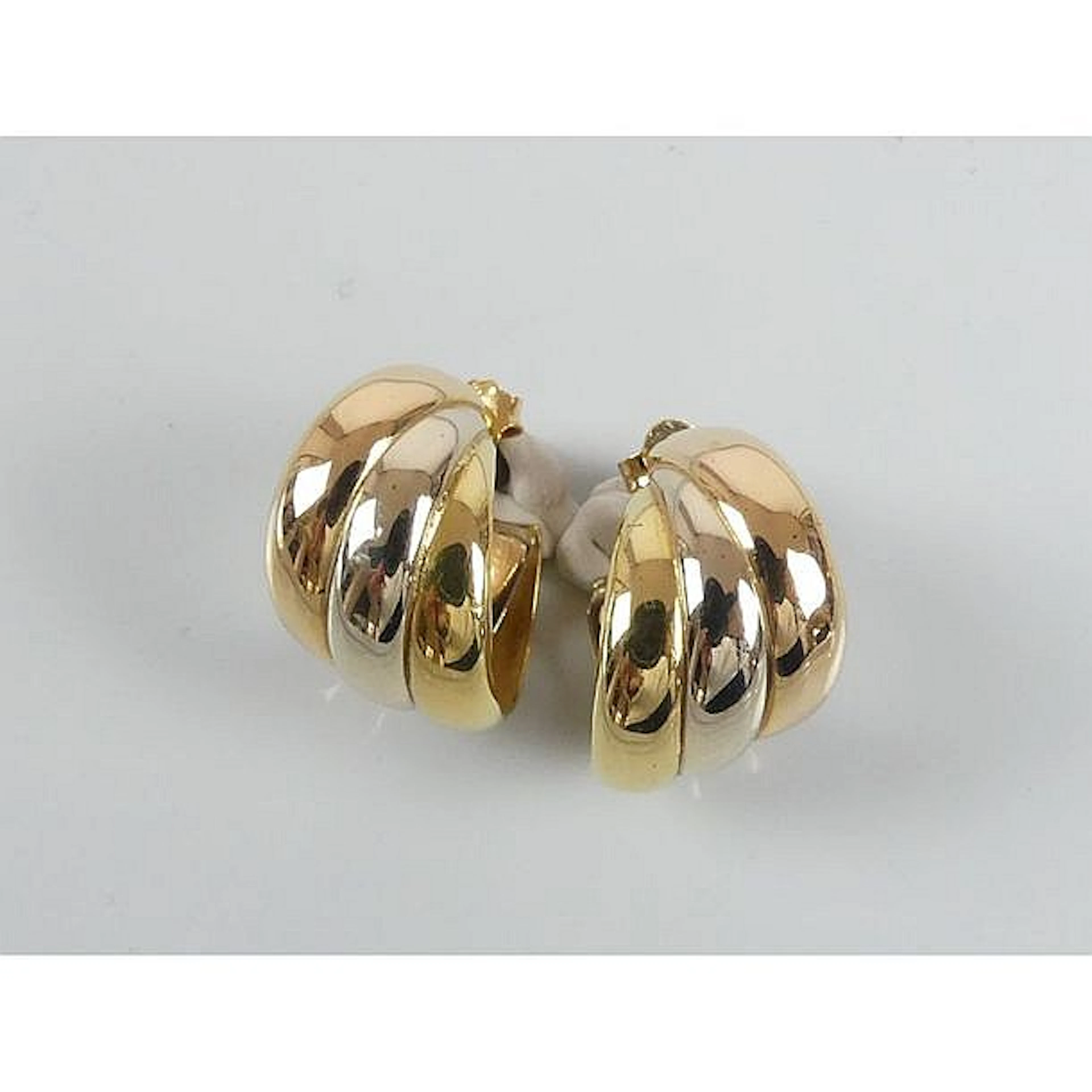 PAIRE DE BOUCLES D?OREILLES 3 ors 750°/°°. PB.7,43grs.