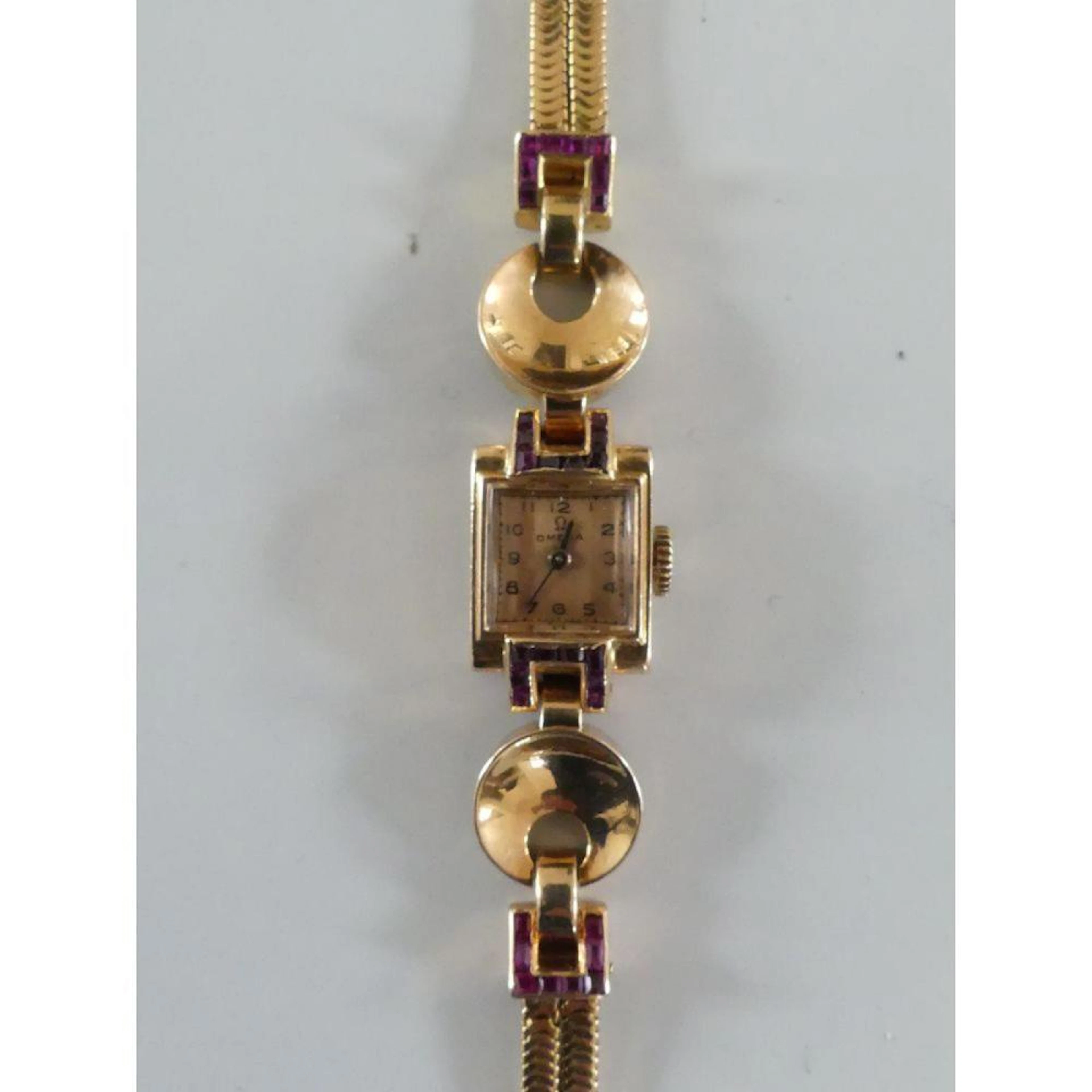 OMEGA. Vers 1940