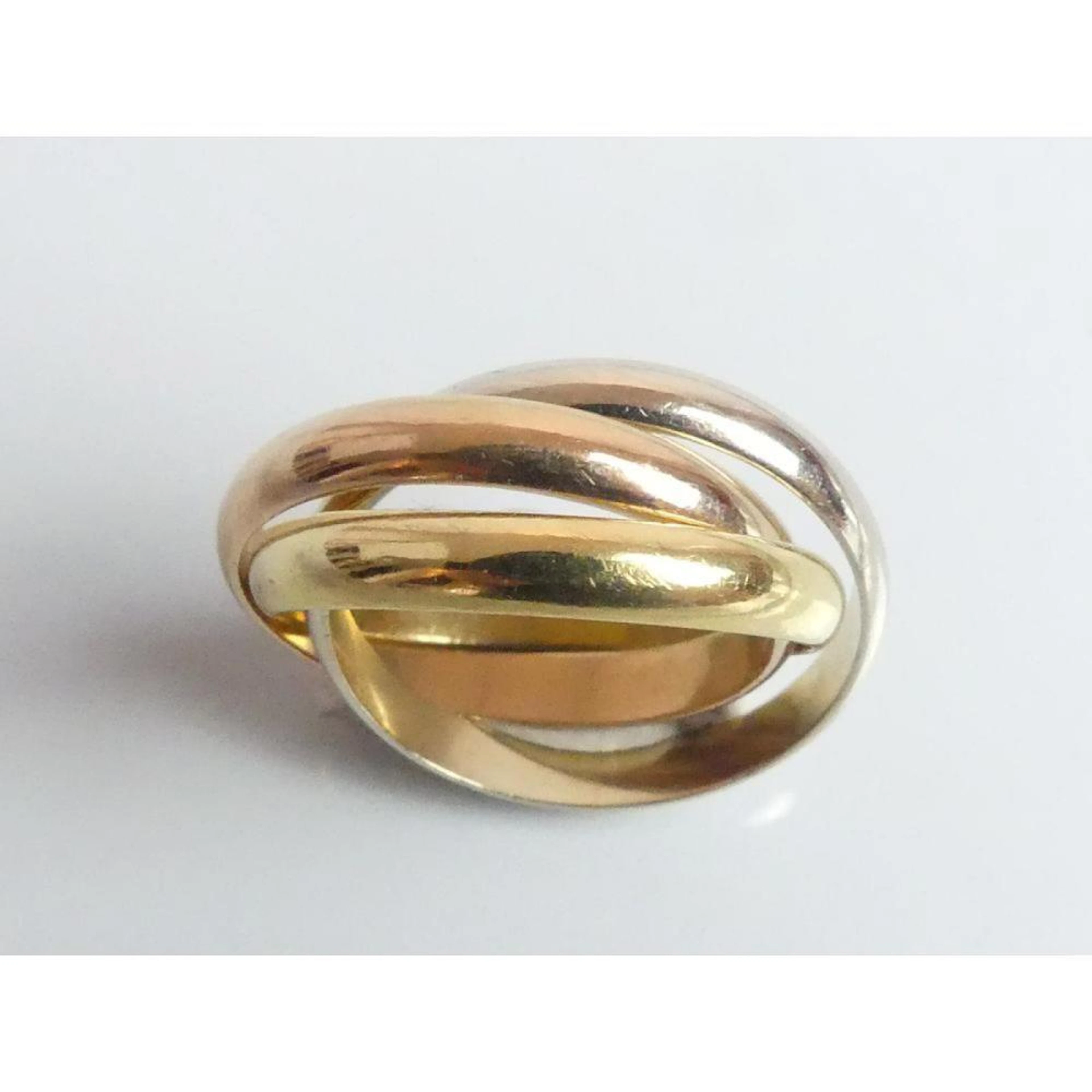 CARTIER. 3 JONCS 3 ors 750°/°°. Signé. TDD.56. Poids 10,01grs.