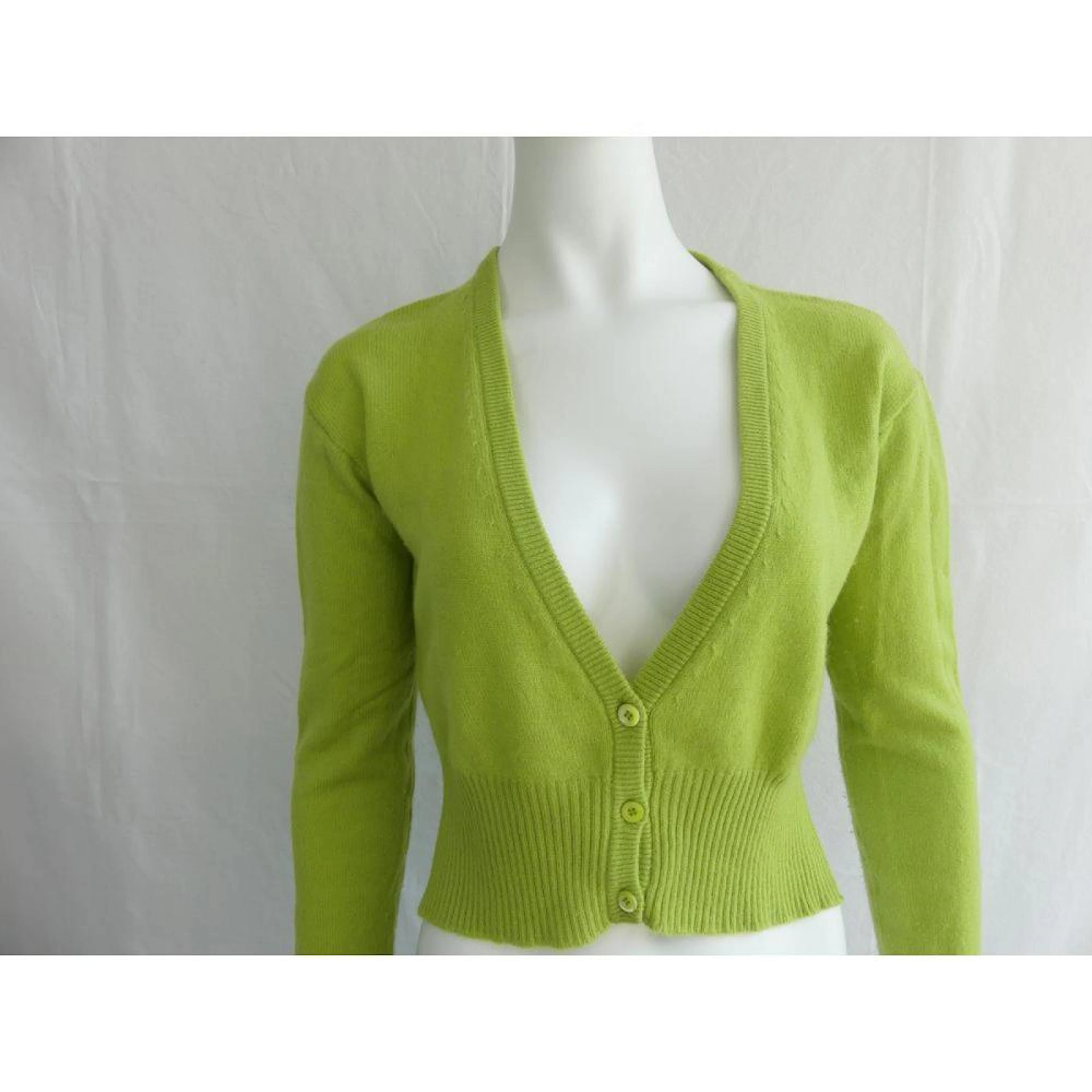 PRADA. Gilet court en cachemire vert. T.40 (It) 36 (Fr).