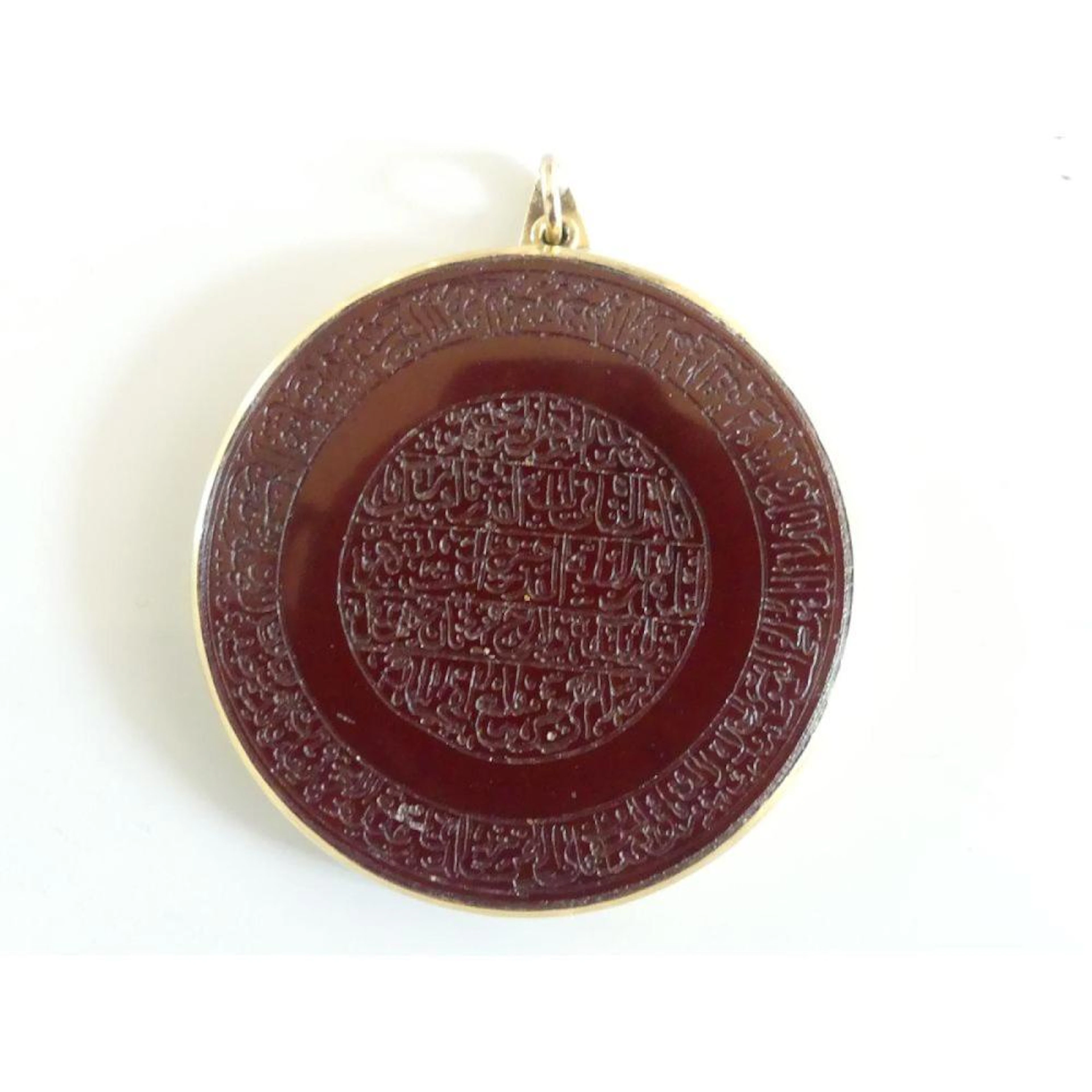 PENDENTIF rond en or jaune 750°/°° orné d?un intaille sur...