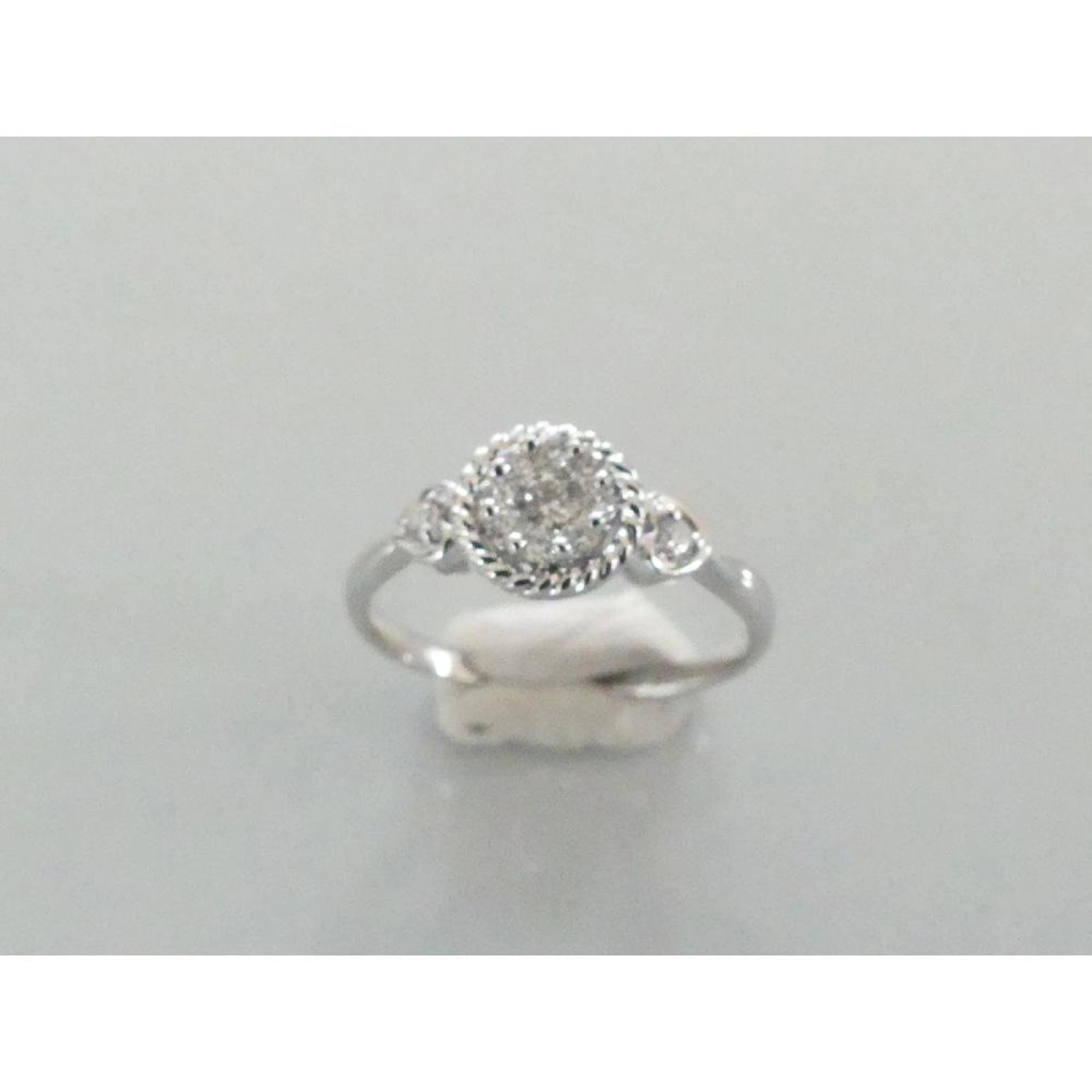 BAGUE en or blanc 750°/°° ornée d?un pavage de diamants. TDD.54,5. PB.2,45grs.