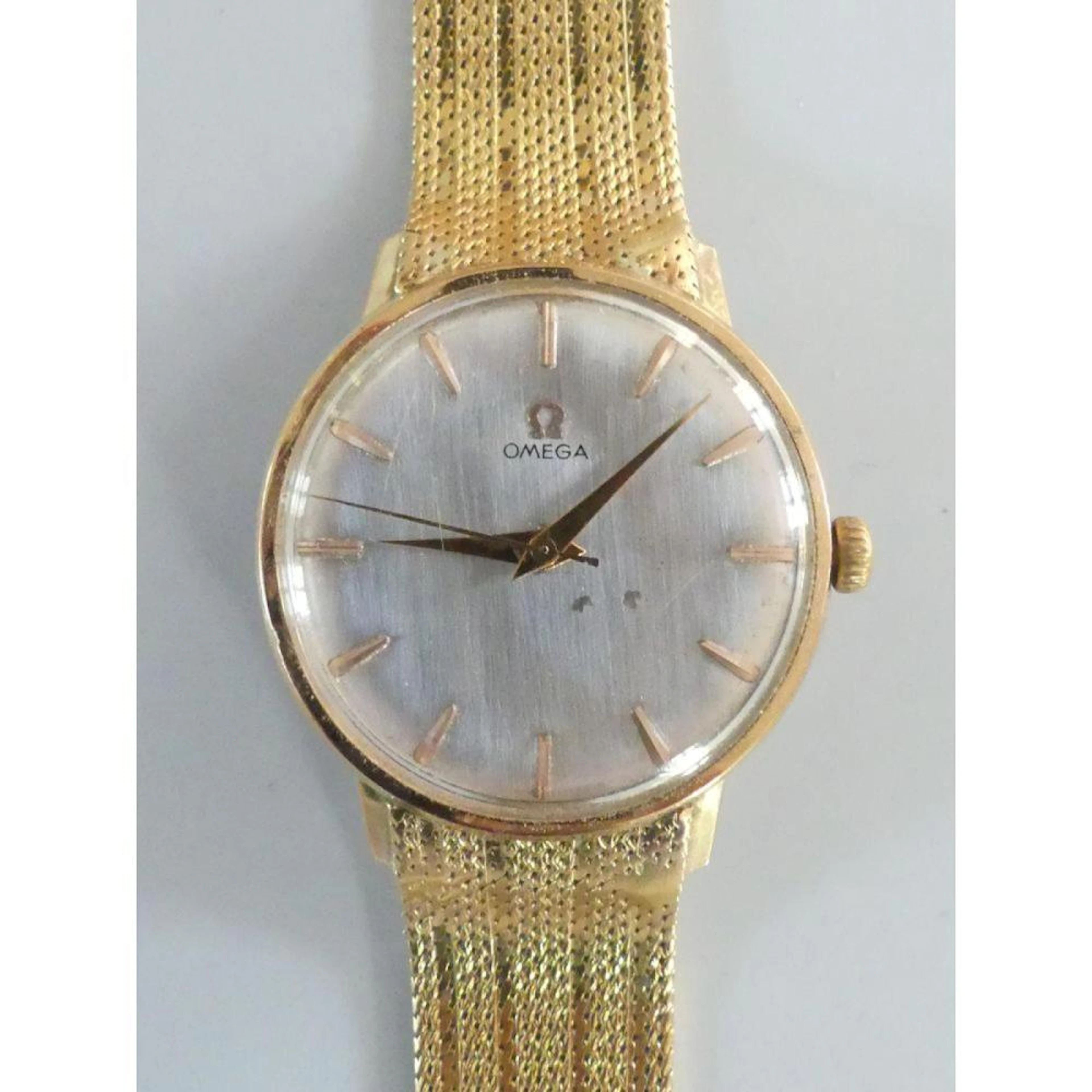 OMEGA. Montre en or jaune