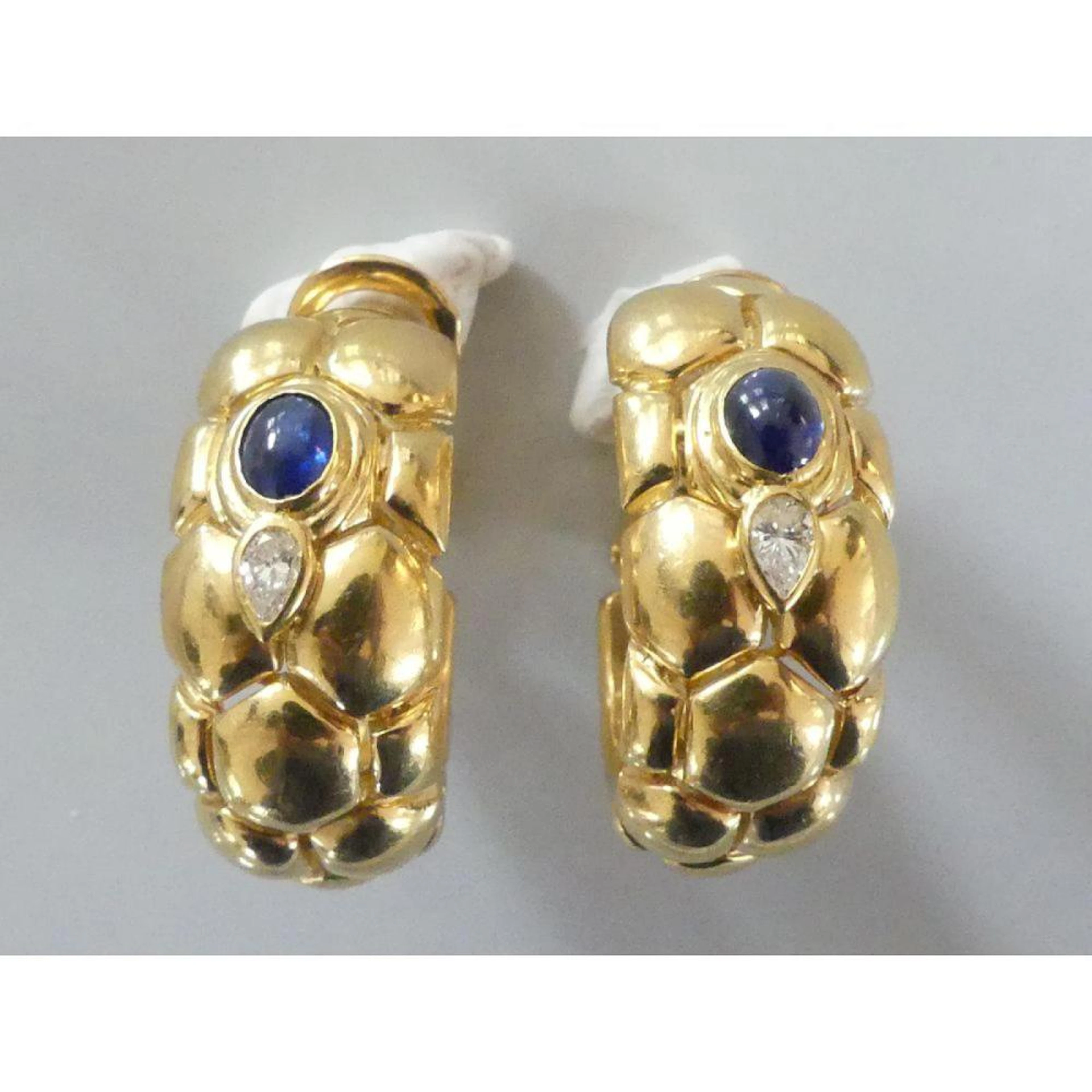 PAIRE DE BOUCLES D?OREILLES créoles en or 750°/°° à motif...