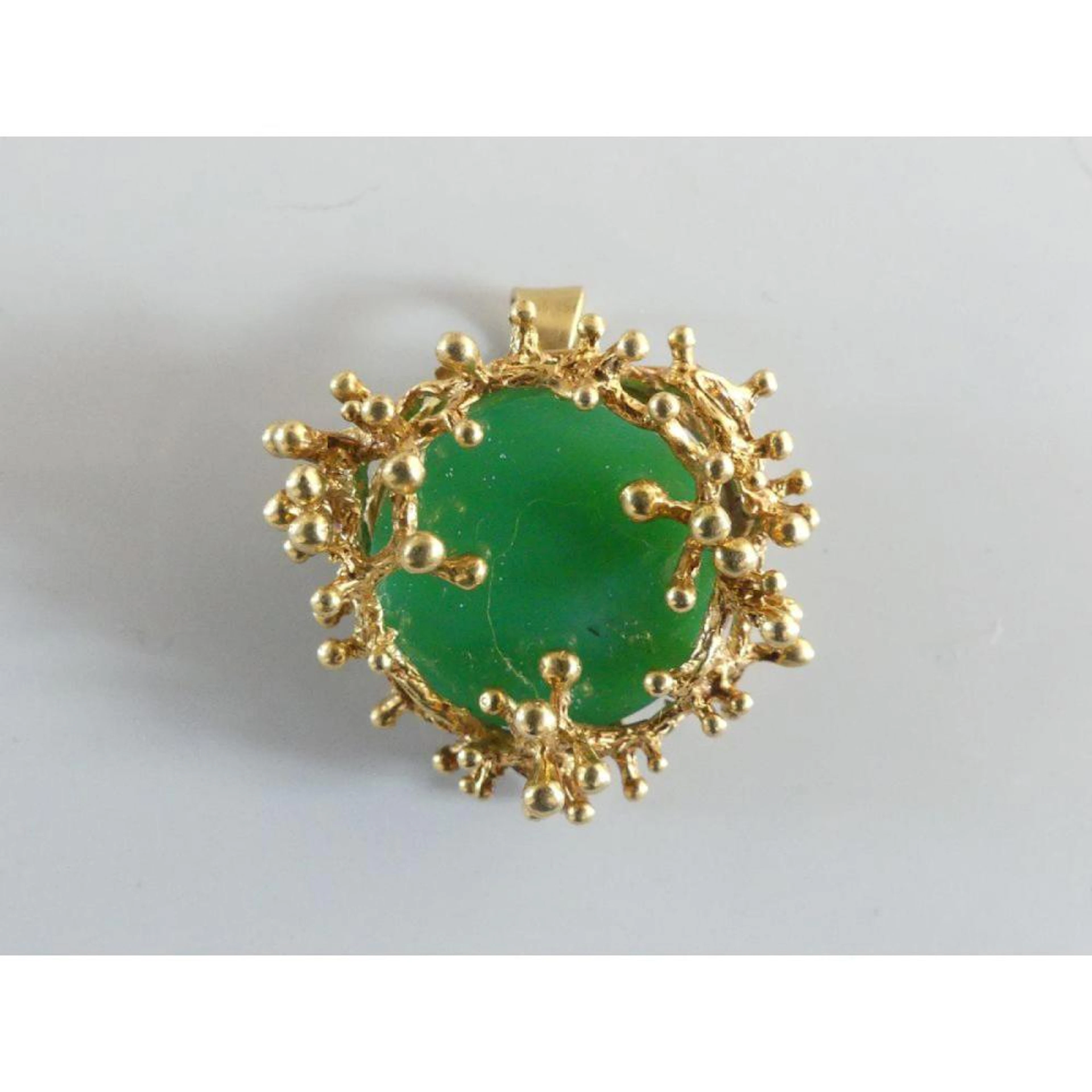 PENDENTIF broche en or jaune 750°/°° à motif de perles...
