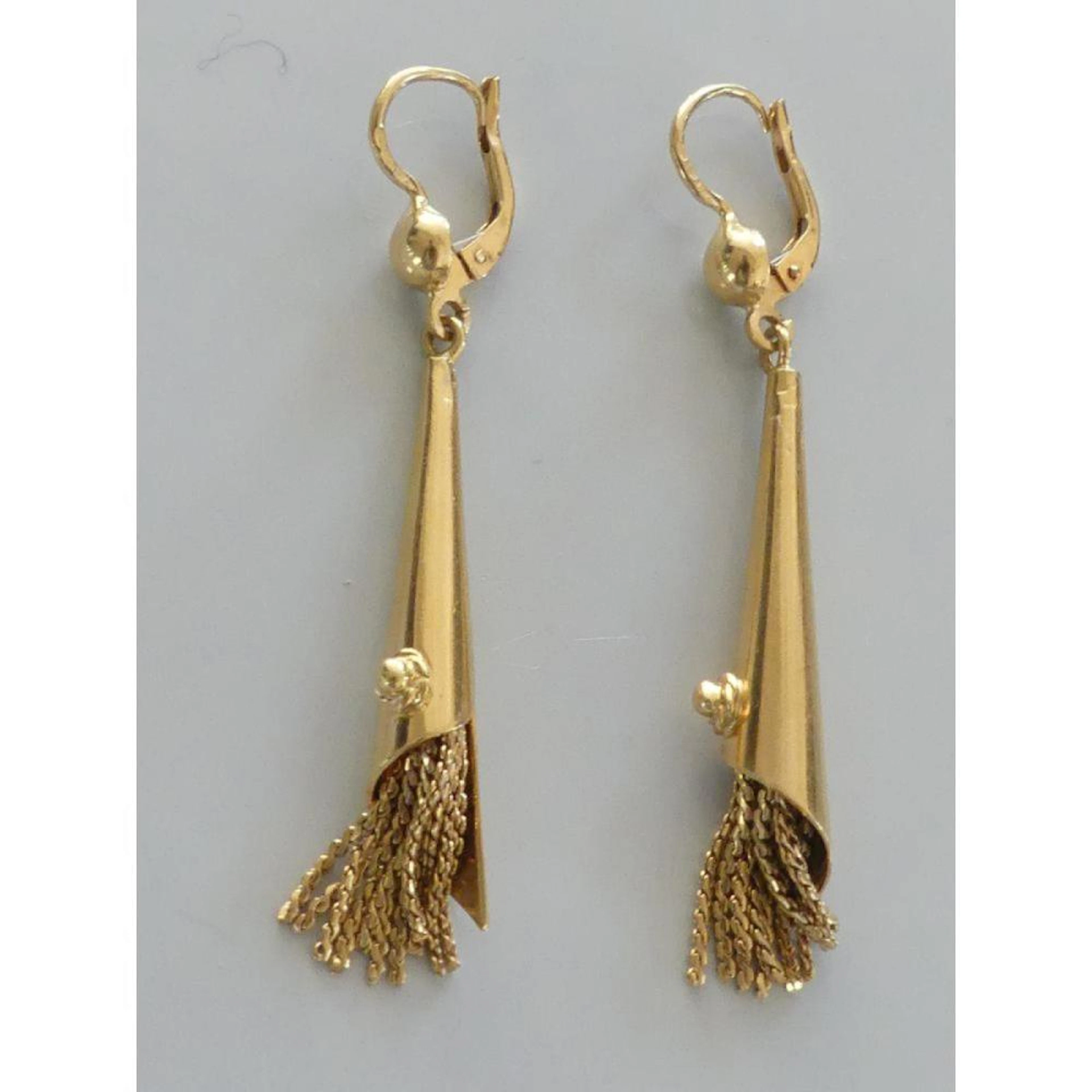 PAIRE DE BOUCLES D?OREILLES en or 750°/°° en pendant à...