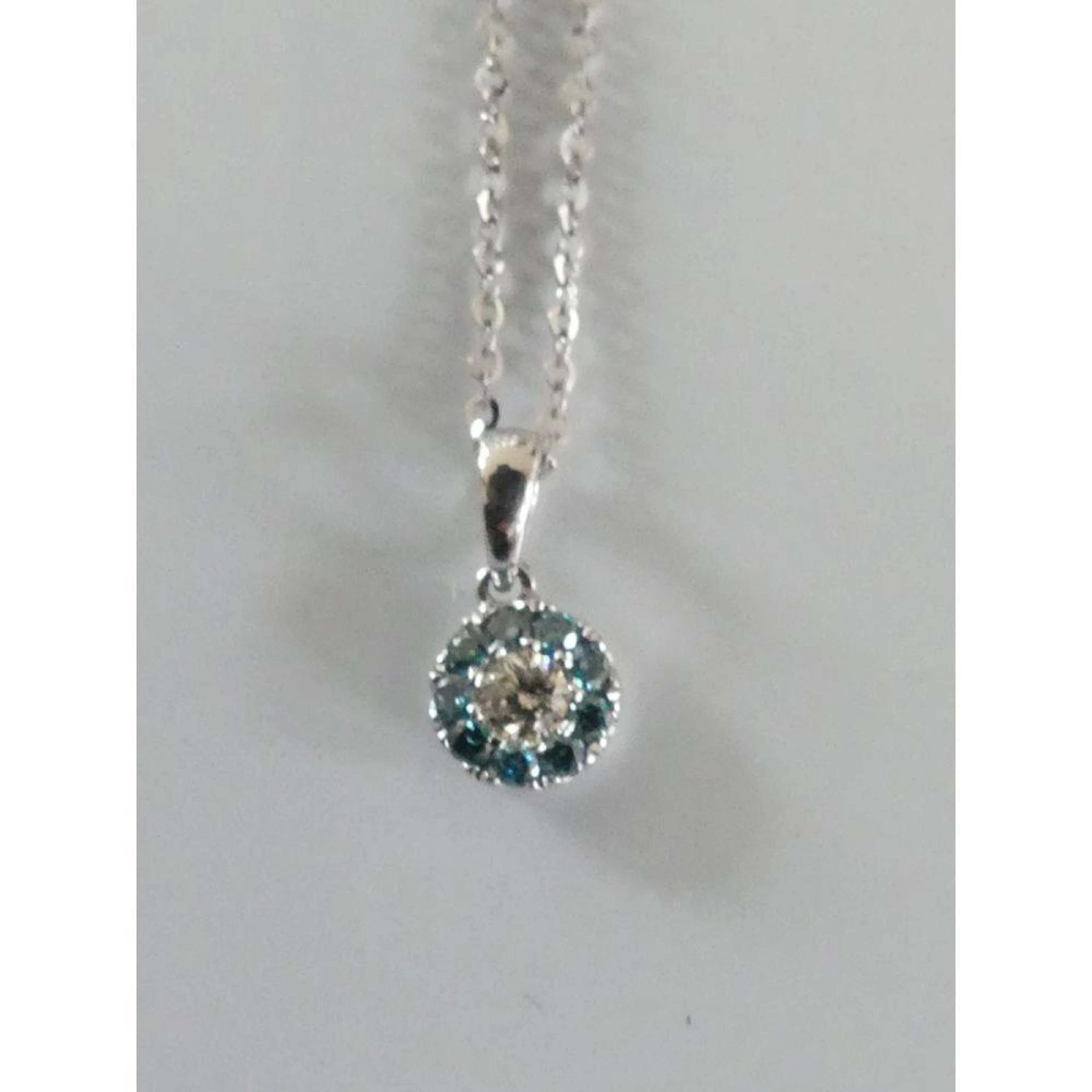PENDENTIF fleur en or blanc 750°/°° orné d?un diamant...
