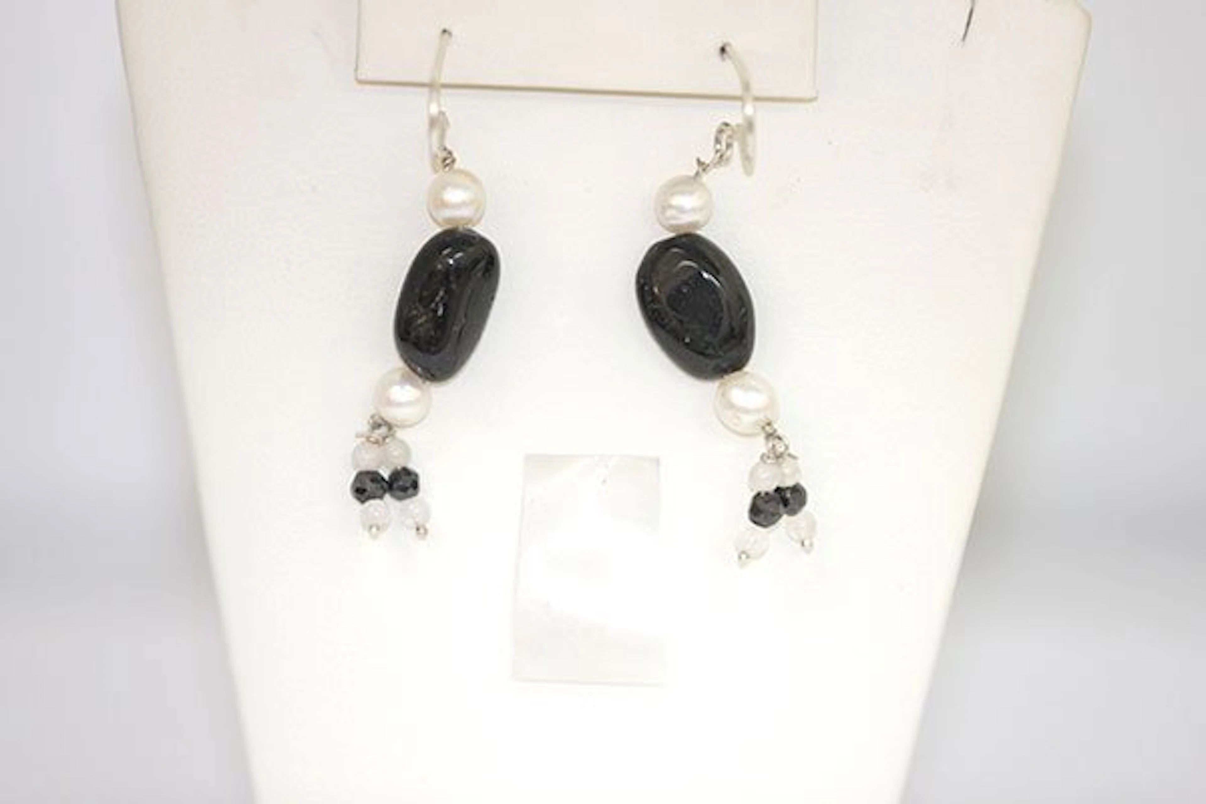 237127131: 24.80 CTW BLACK ONEX, PEARL & ROSE QUARTZ EA
