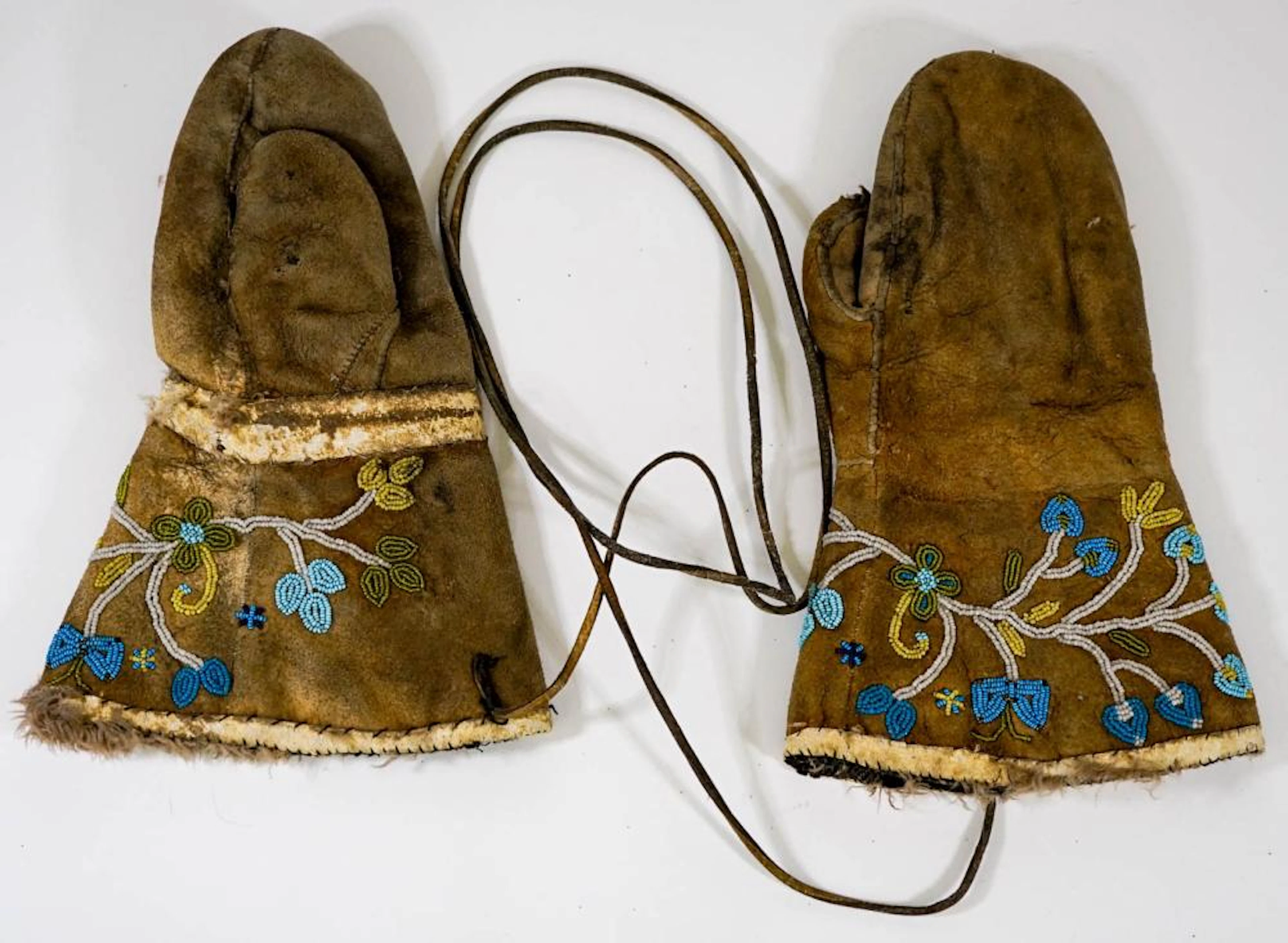 Vintage Pair Beaded Mittens [Floral]