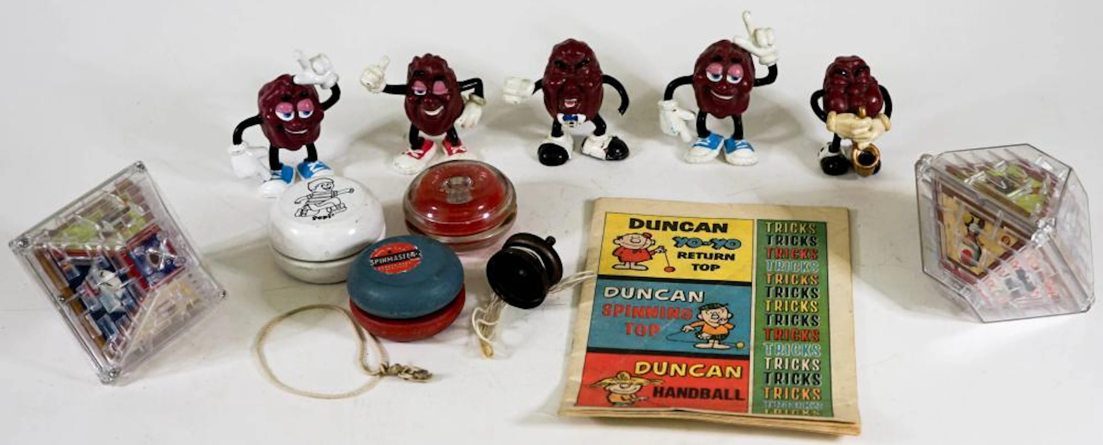 Vintage (11) Yo-Yo's, Puzzles, California Raisins