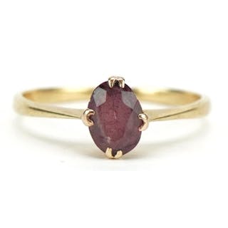 Unmarked gold almandine garnet solitaire ring, tests as 9ct ...
