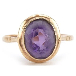 9ct gold amethyst solitaire ring, size P, 2.4g
