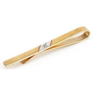 9ct two tone gold tie clip set with a diamond, 4.7cm wide, 3...