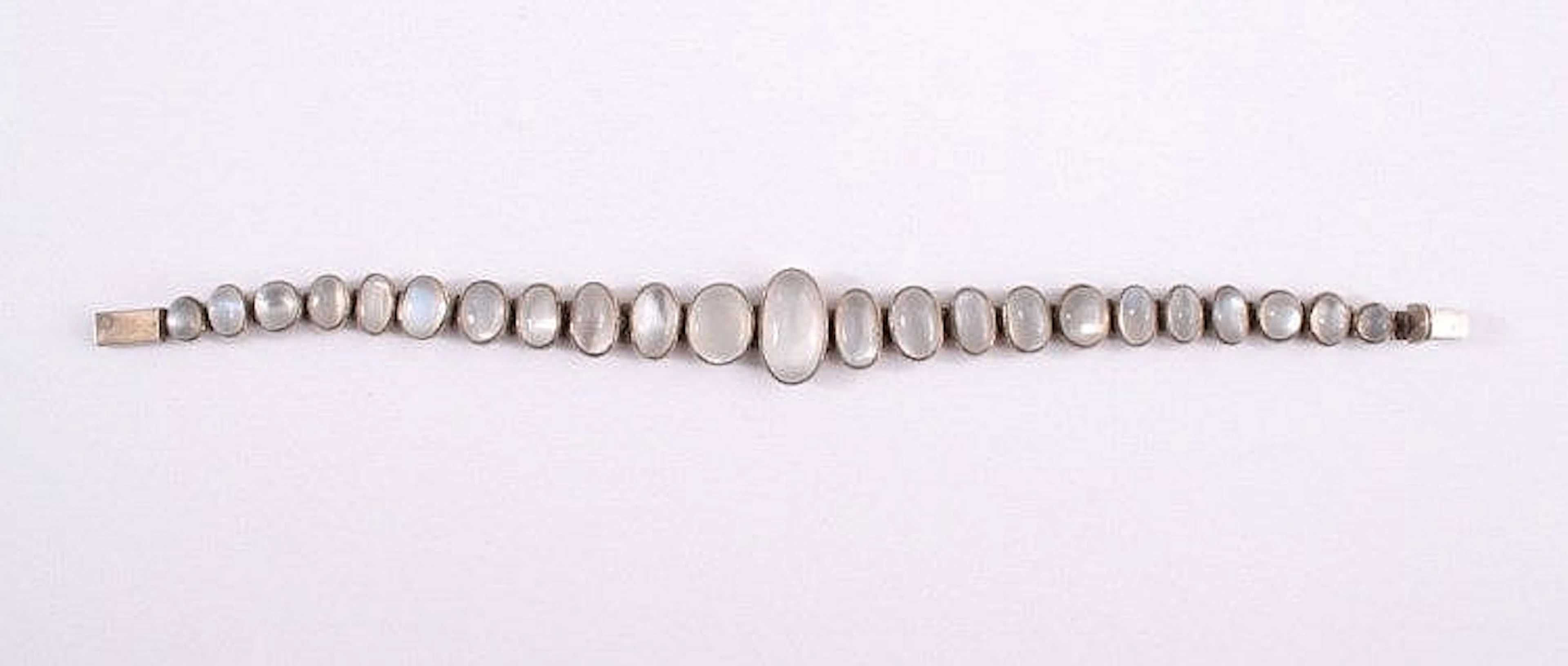 Silberarmband mit Mondsteinen