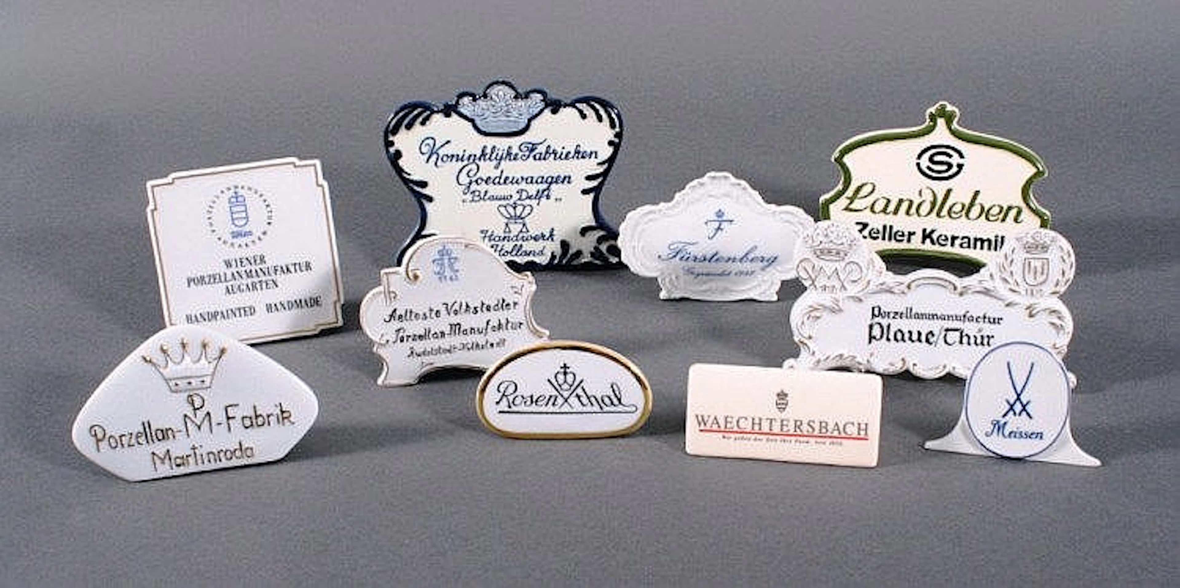 10 Porzellan-Werbeaufsteller, 20 Jh.