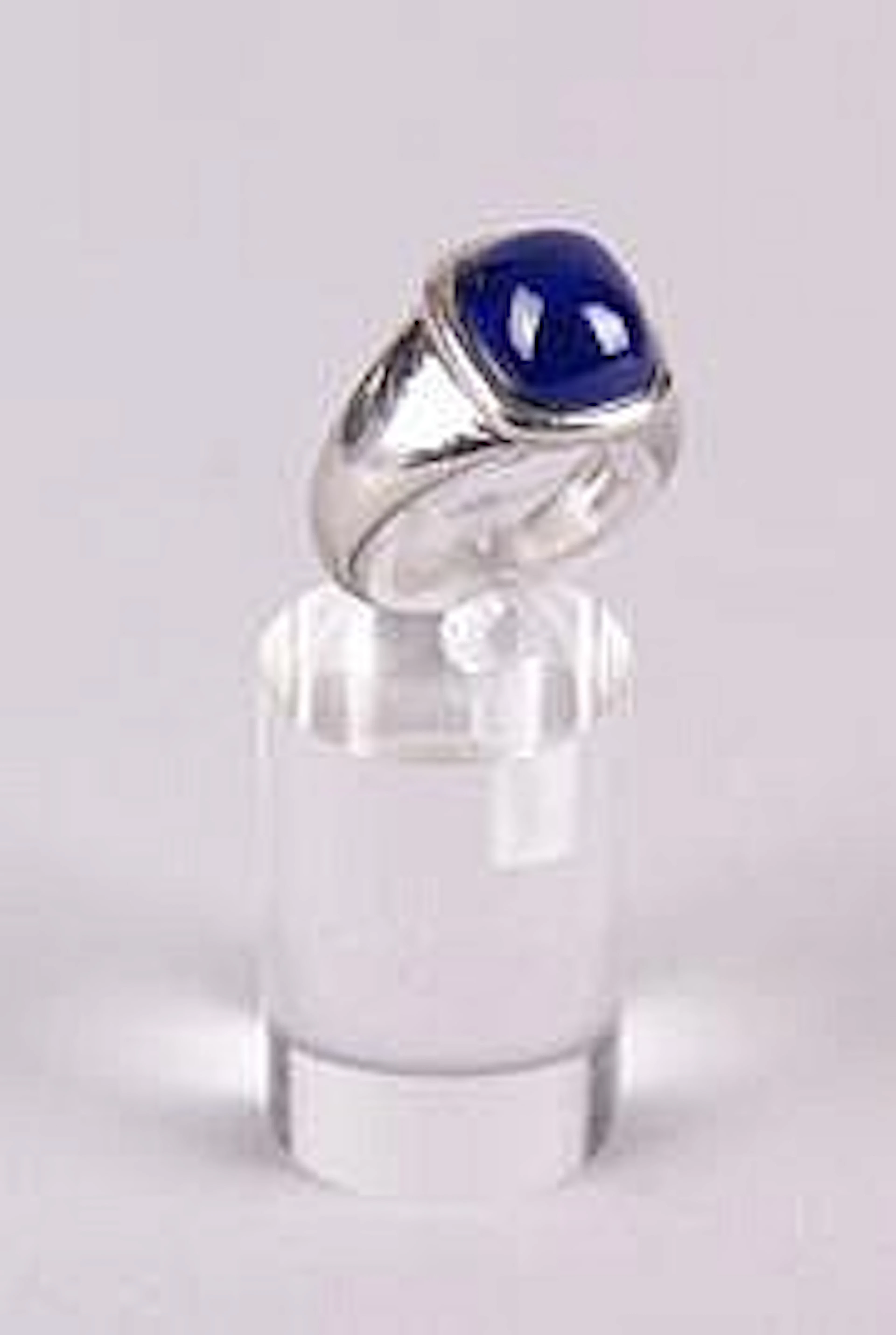 HERMÈS, Paris BAGUE CHEVALIÈRE en platine sertie